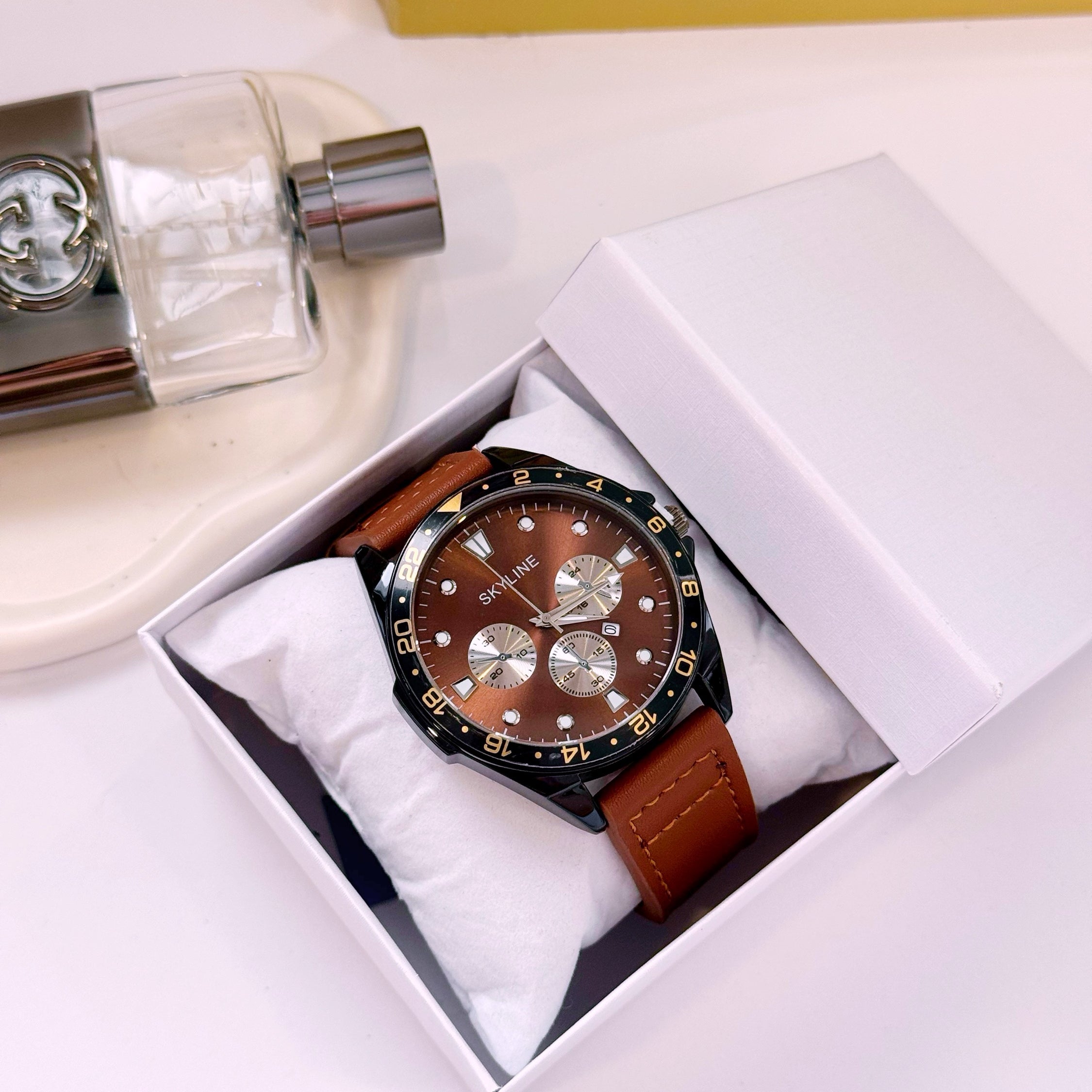 Relógio Analógico em pele | Castanho com pormenores pretos