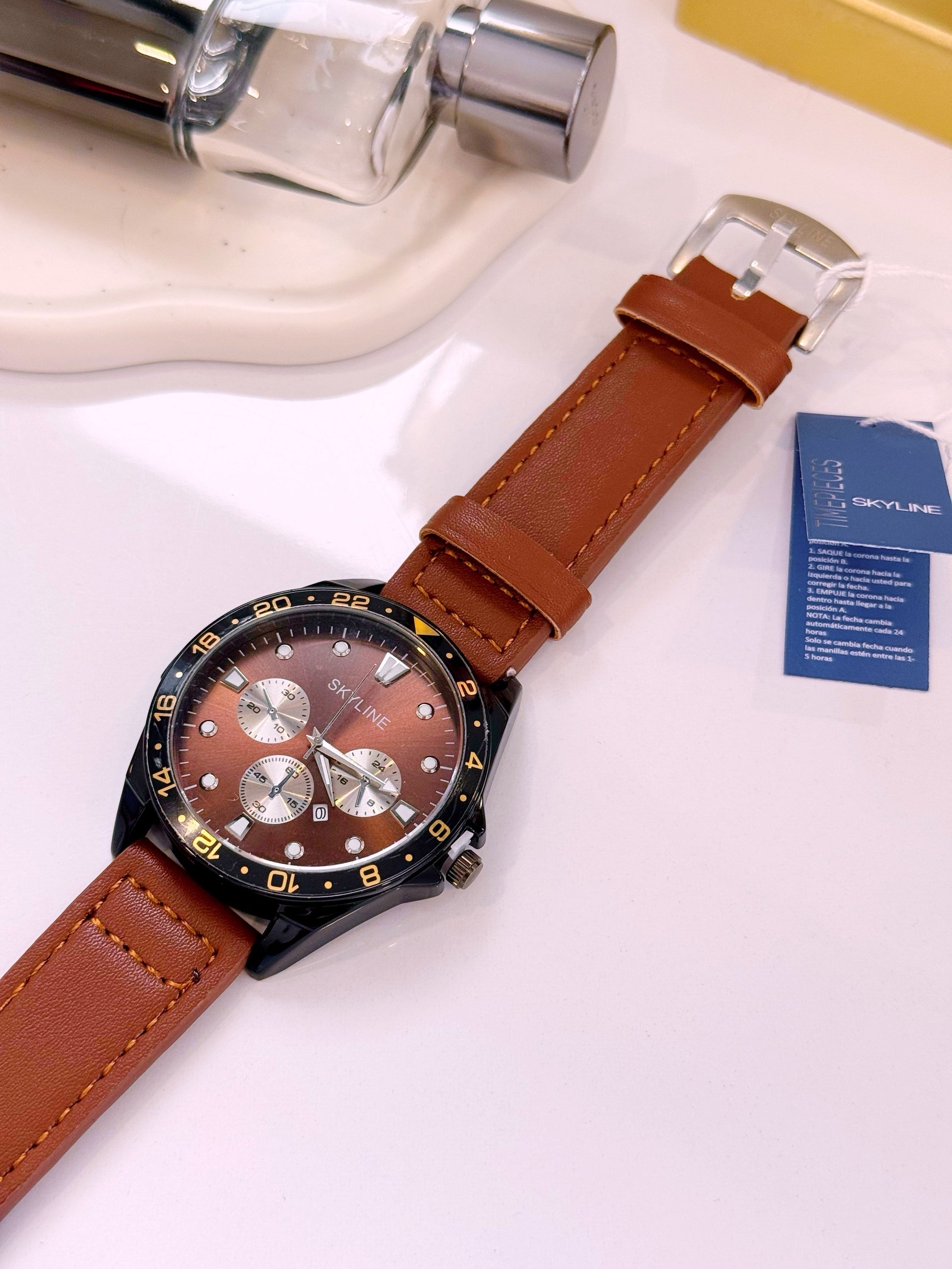 Relógio Analógico em pele | Castanho com pormenores pretos