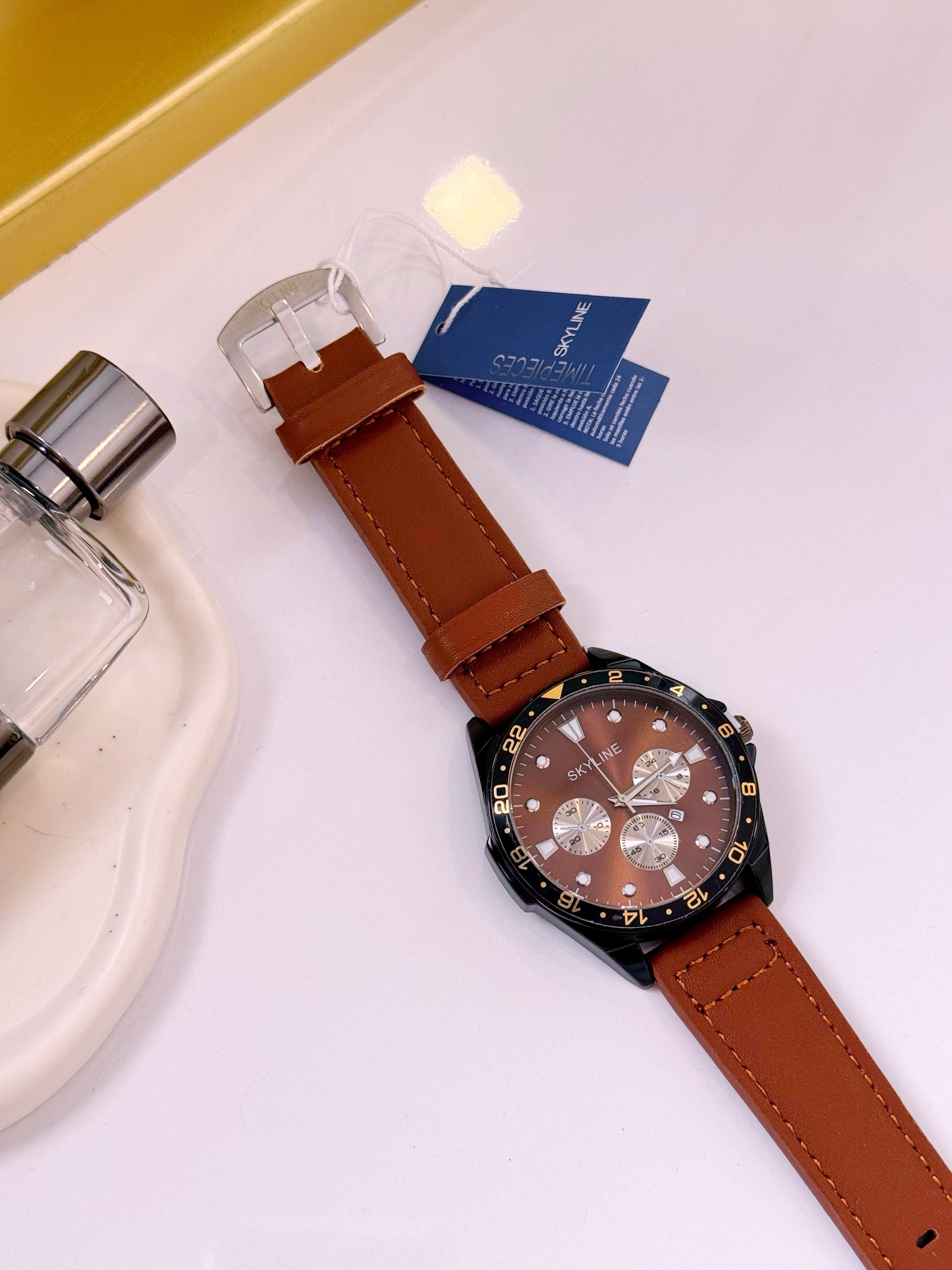 Relógio Analógico em pele | Castanho com pormenores pretos