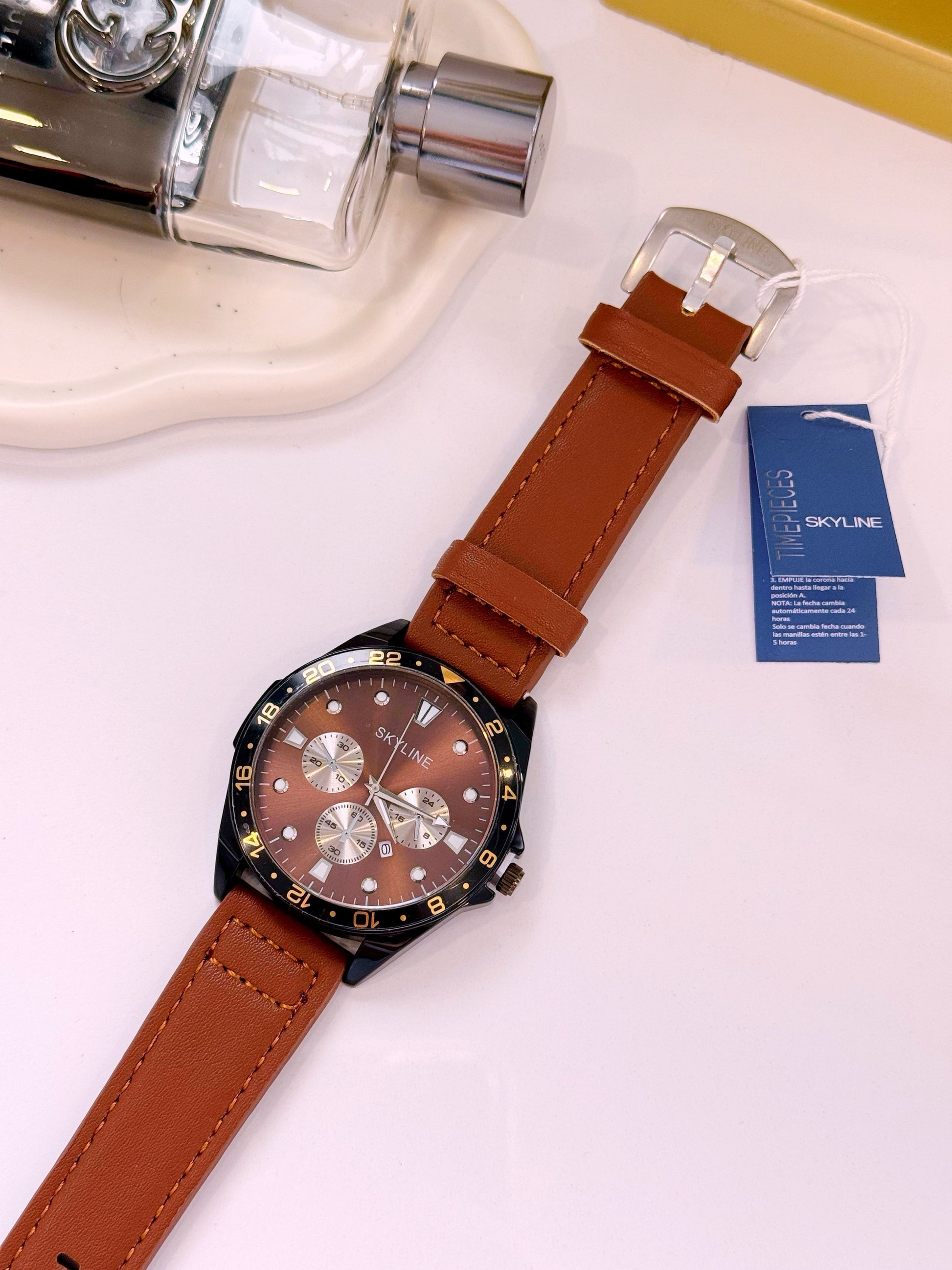 Relógio Analógico em pele | Castanho com pormenores pretos