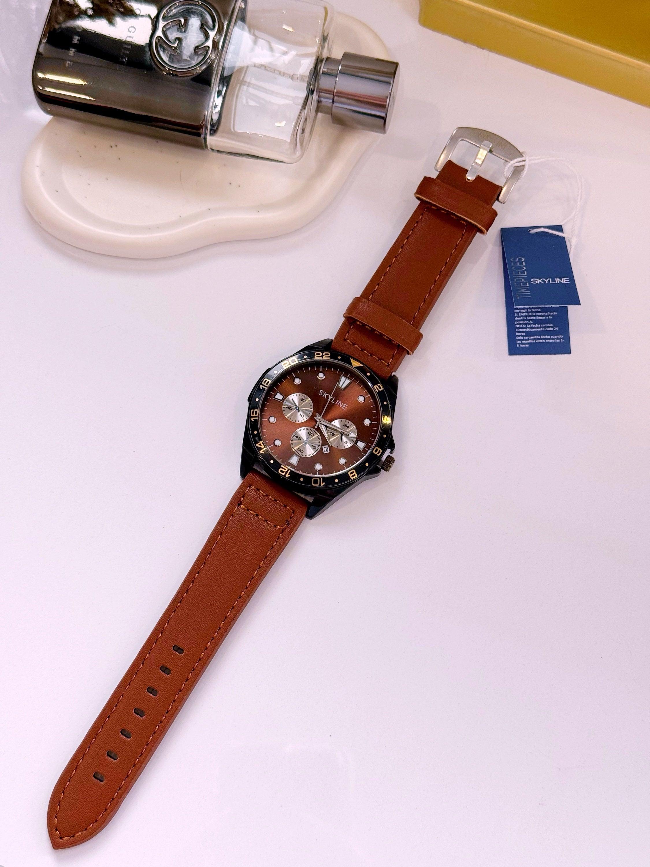 Relógio Analógico em pele | Castanho com pormenores pretos