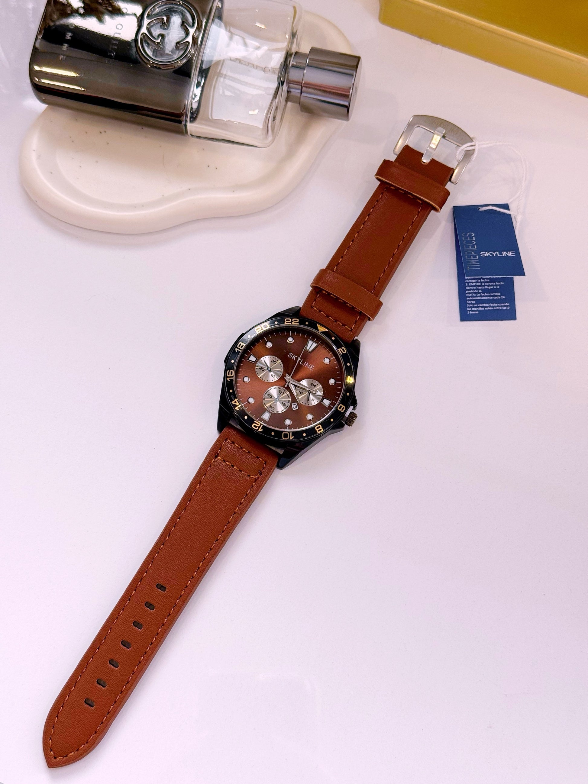 Relógio Analógico em pele | Castanho com pormenores pretos