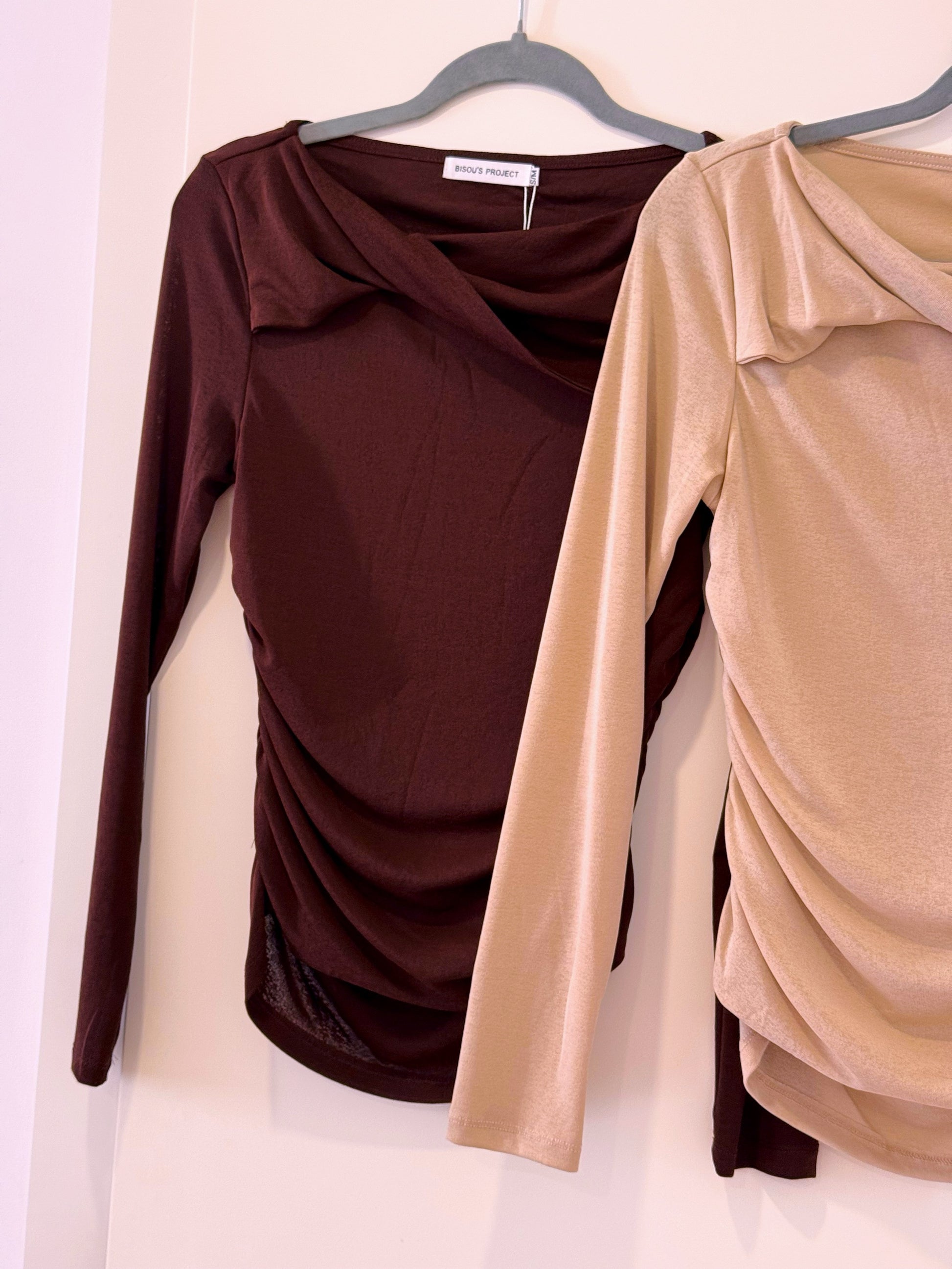 Camisola Castanha com decote redondo torcido | 2 Tamanhos