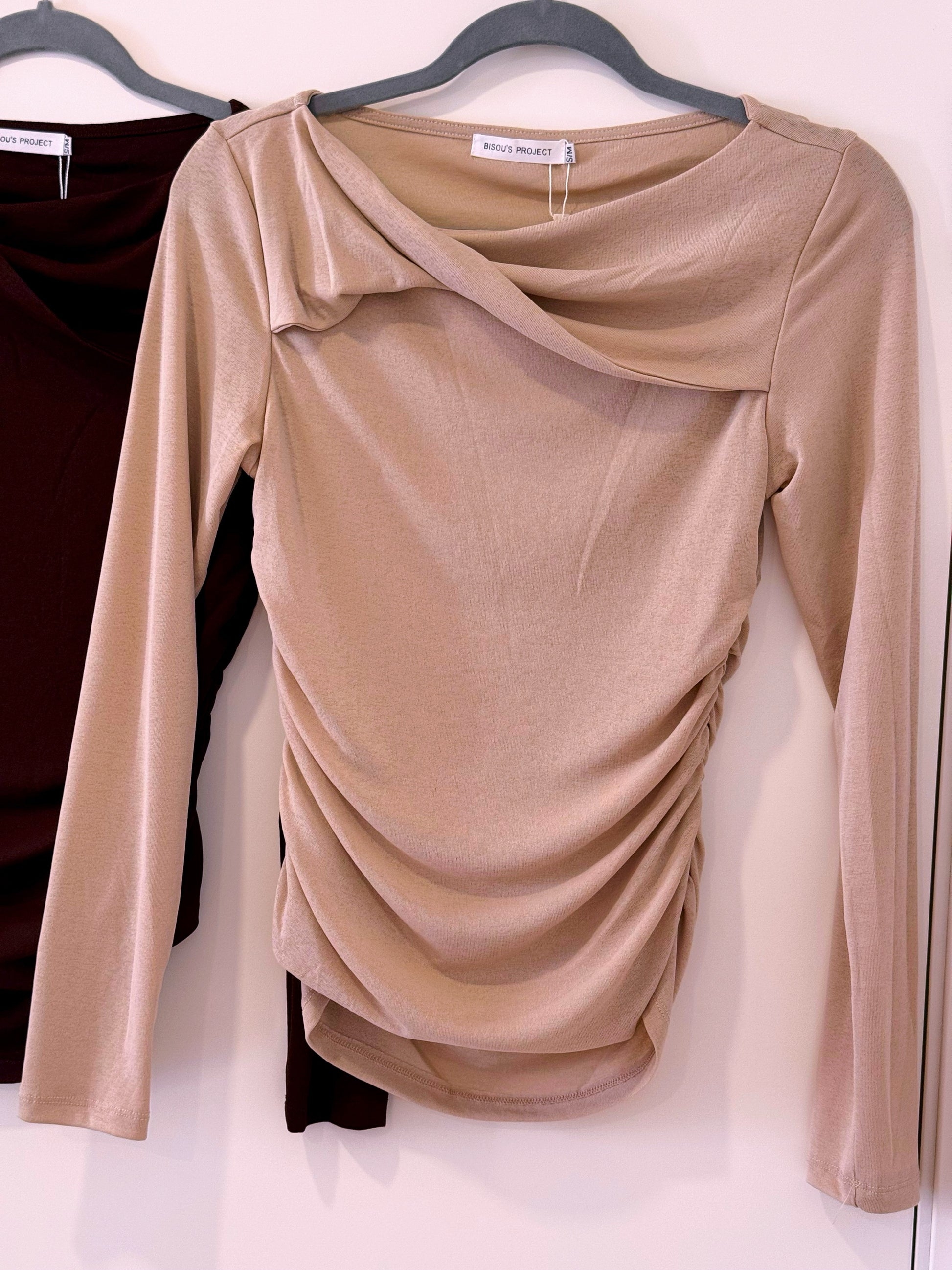 Camisola Bege com decote redondo torcido | 2 Tamanhos