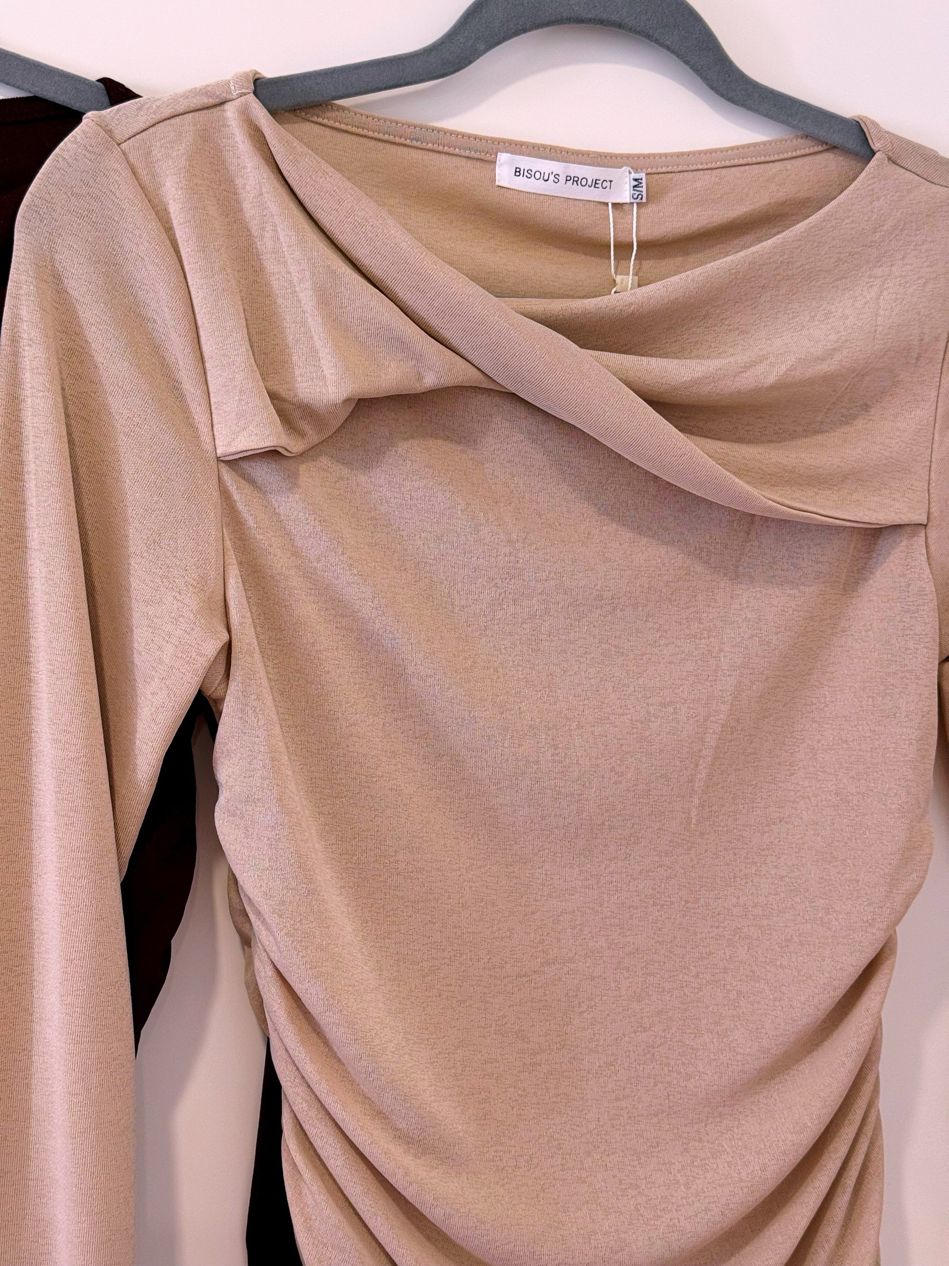 Camisola Bege com decote redondo torcido | 2 Tamanhos