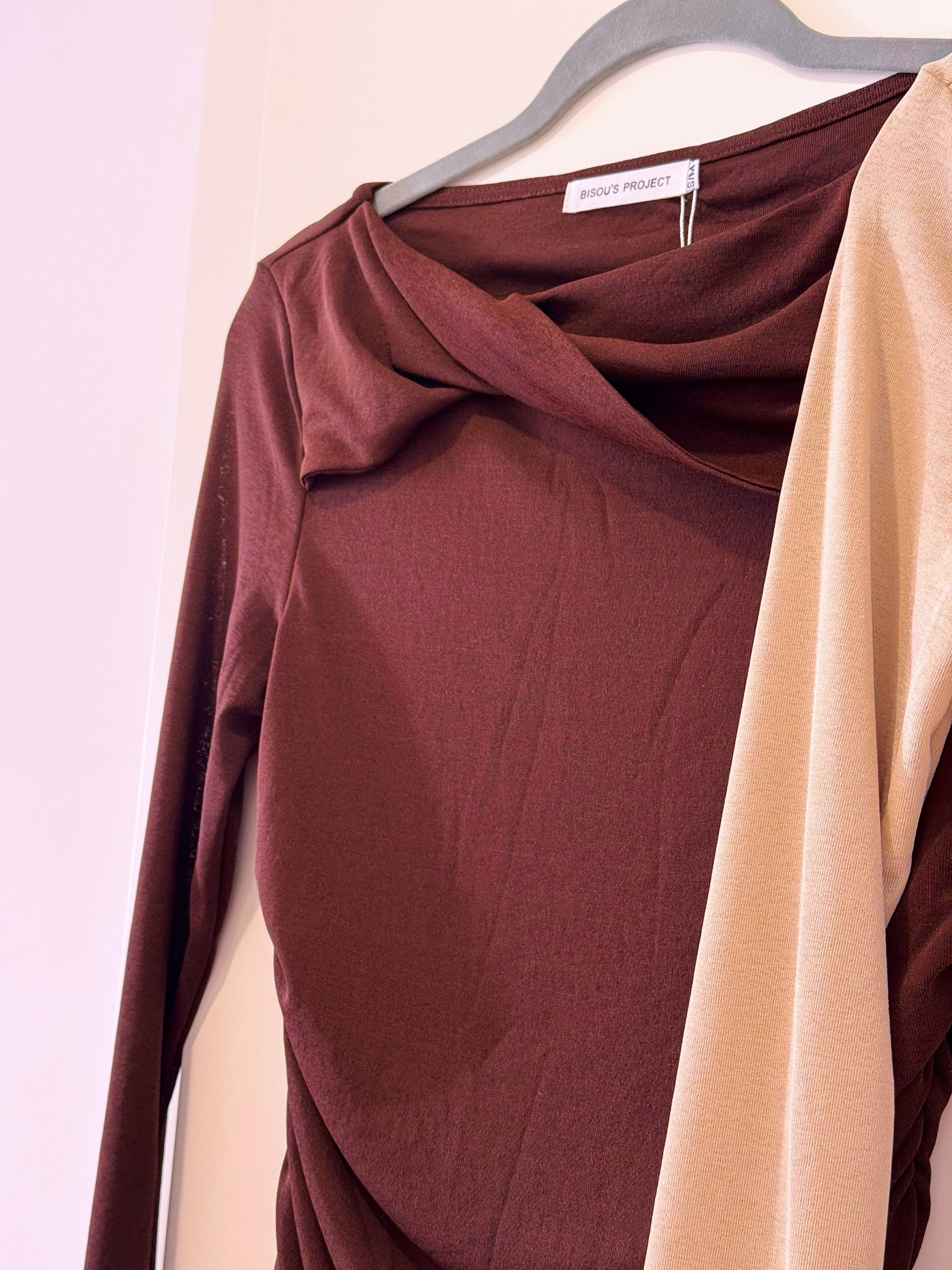 Camisola Castanha com decote redondo torcido | 2 Tamanhos