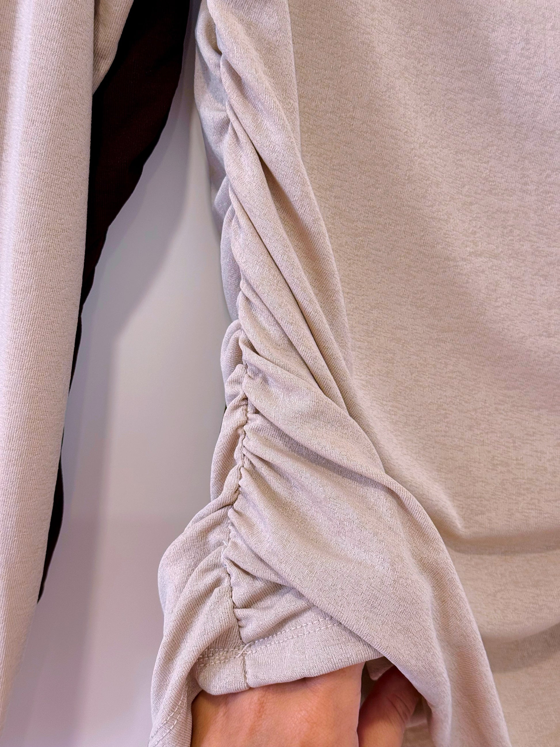 Camisola Bege com decote redondo torcido | 2 Tamanhos