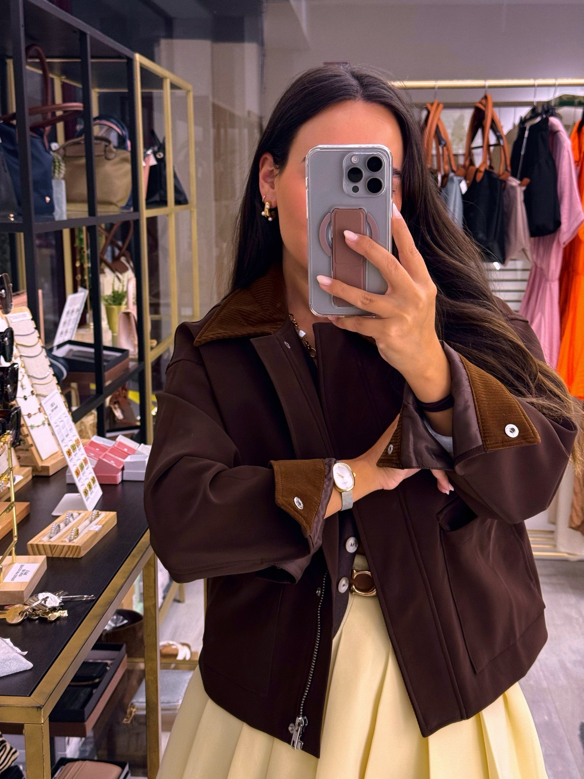 Casaco castanho com pormenores em bombazine e toque aveludado • ELLI WHITE