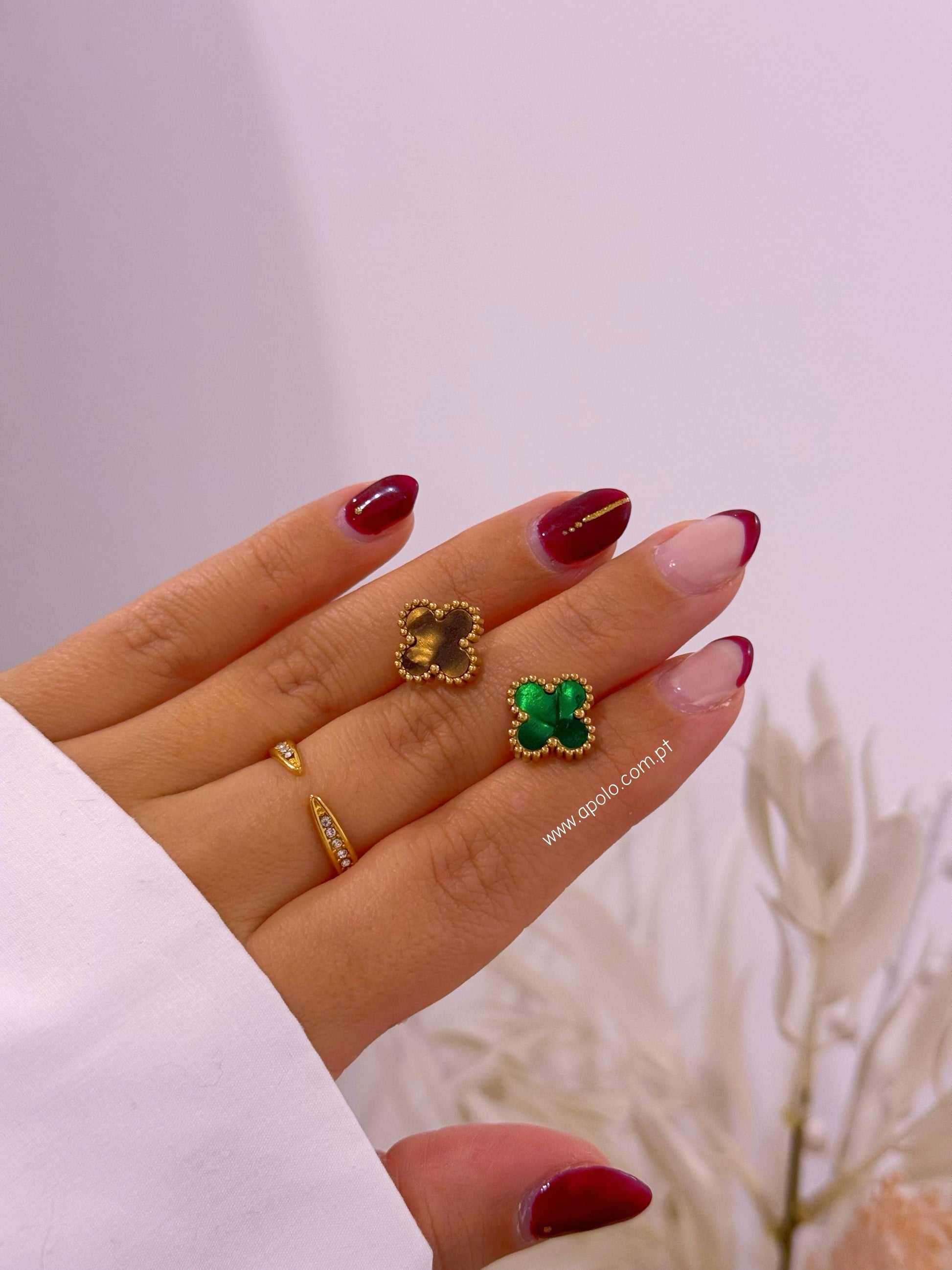 Brincos formato de trevo efeito mármore | 2 cores