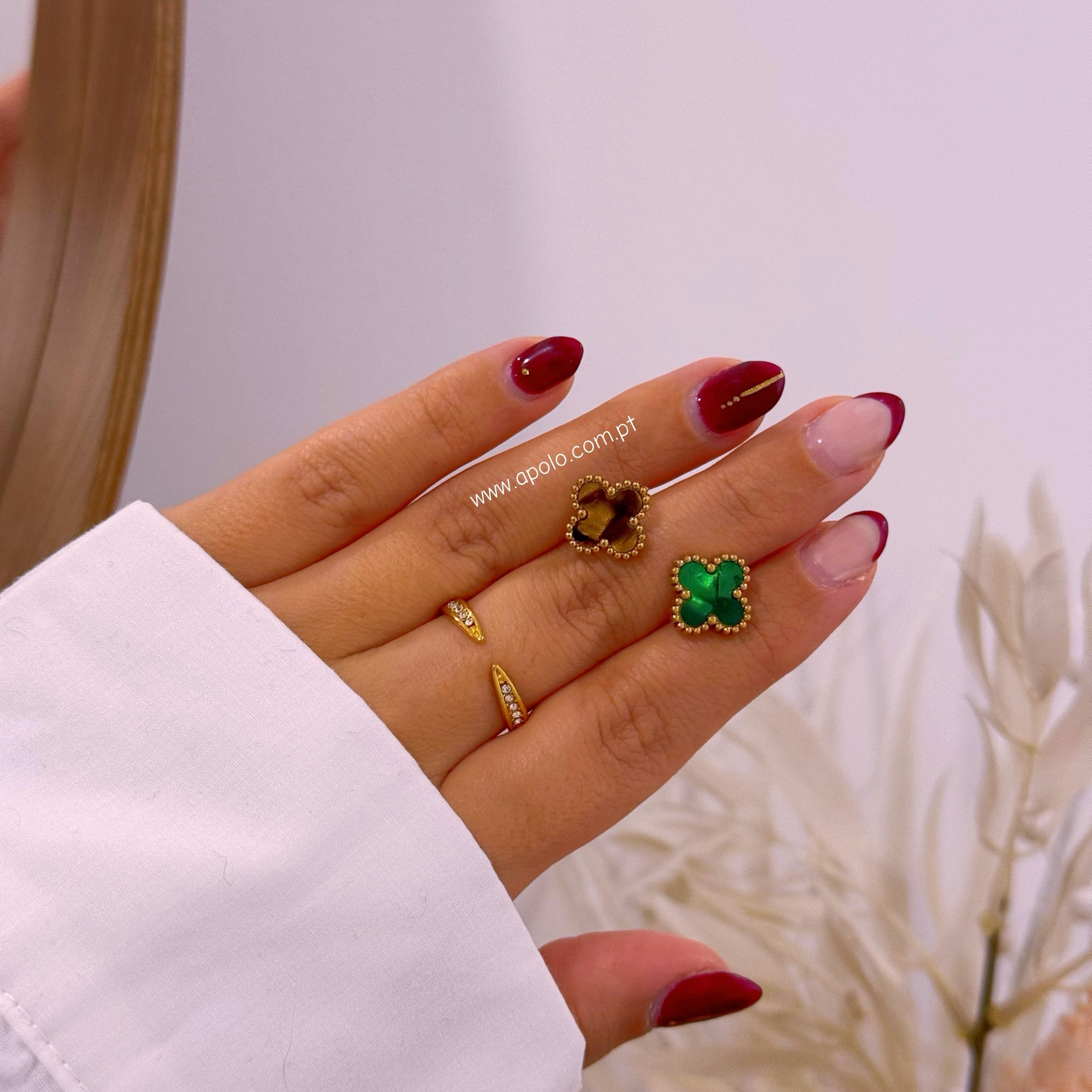 Brincos formato de trevo efeito mármore | 2 cores