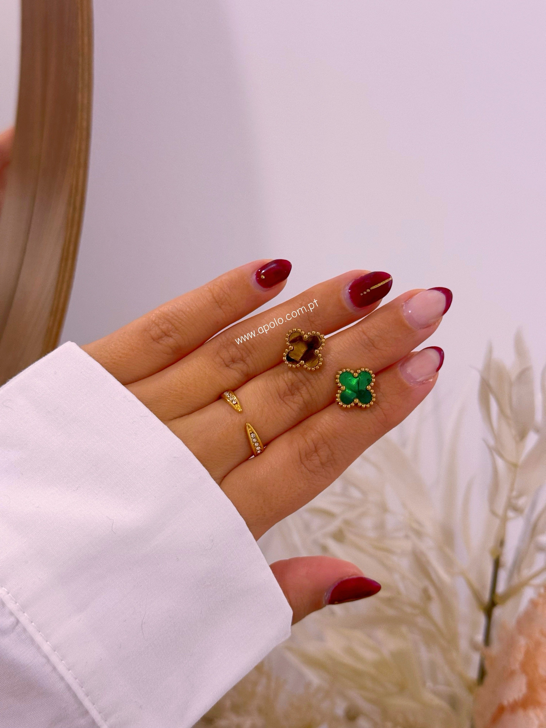 Brincos formato de trevo efeito mármore | 2 cores