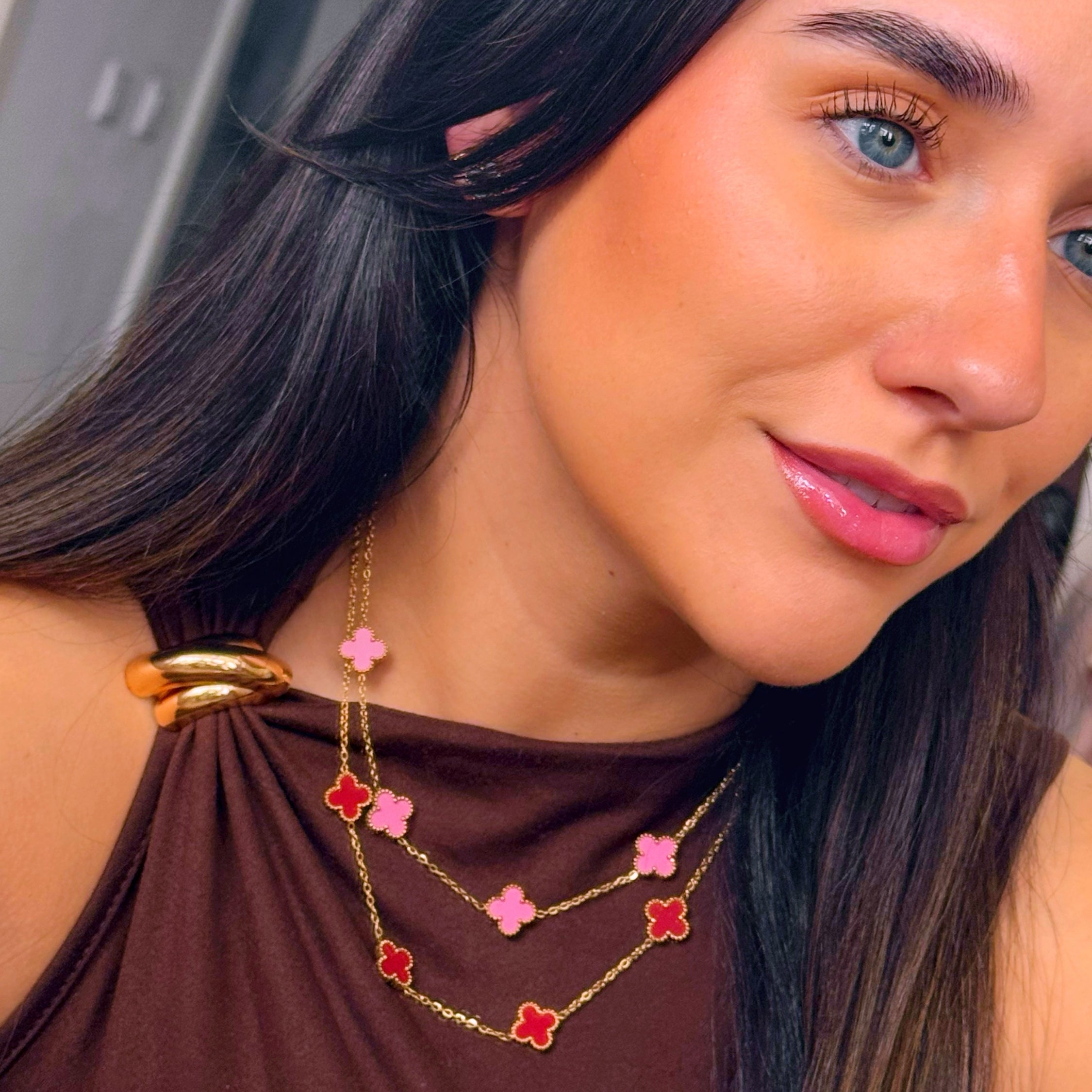 Colar 5 trevos base dourada | 2 Cores