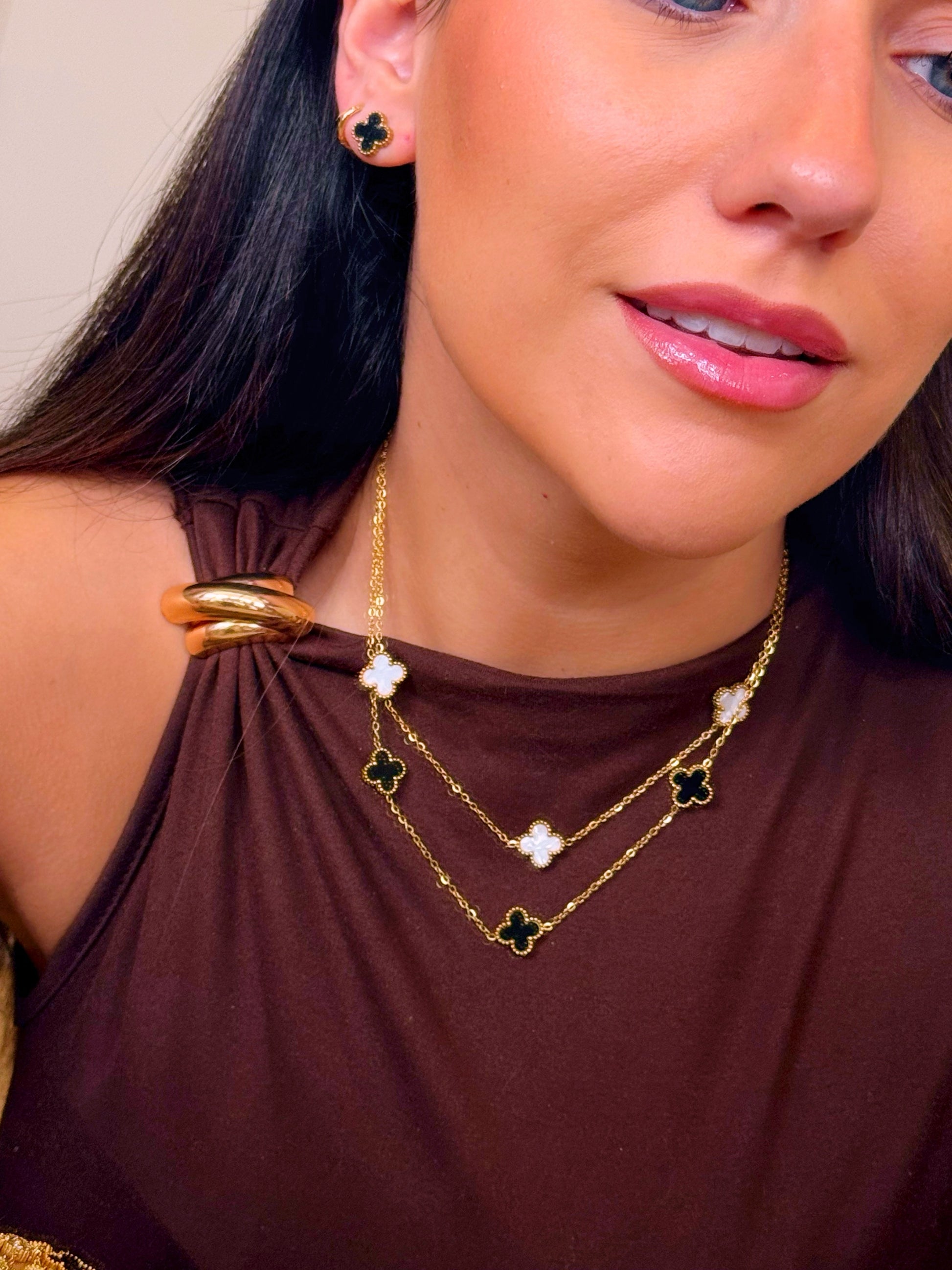 Colar 3 trevos base dourada | 2 Cores