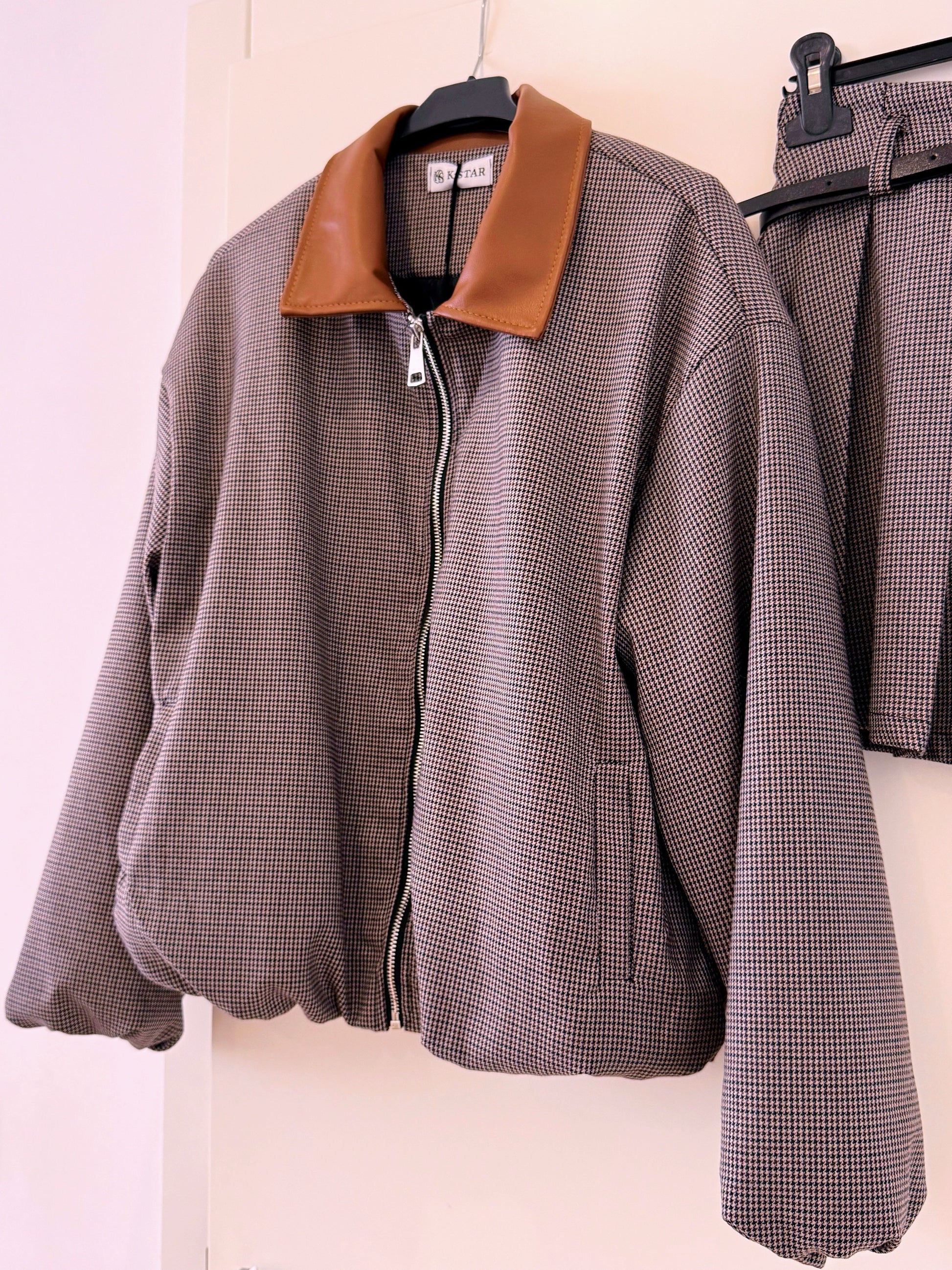 CONJUNTO 2 PEÇAS 🔥 • Saia e Casaco bomber | Padrão castanho e preto