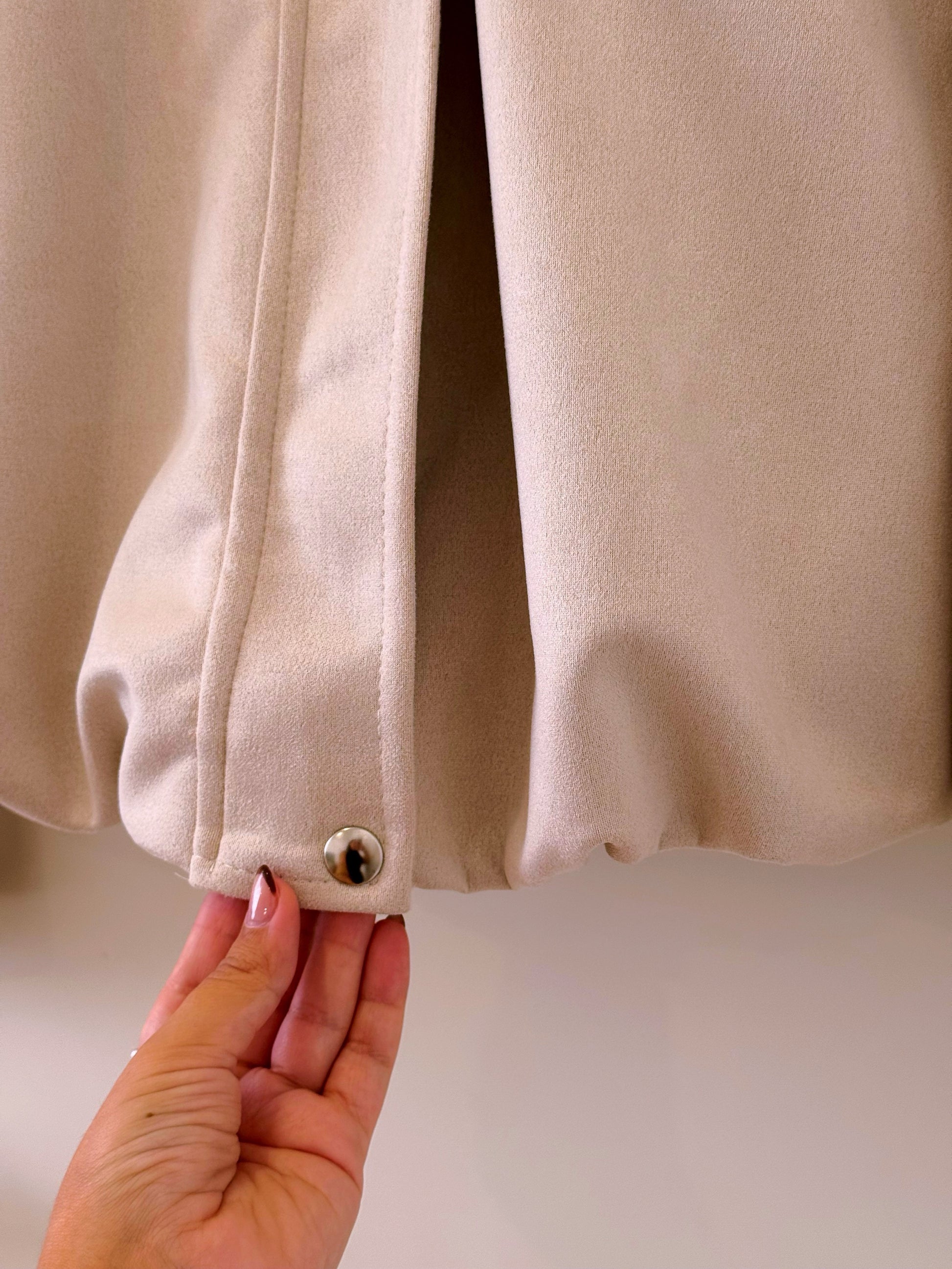 Casaco bomber abalonado efeito camurça | Bege