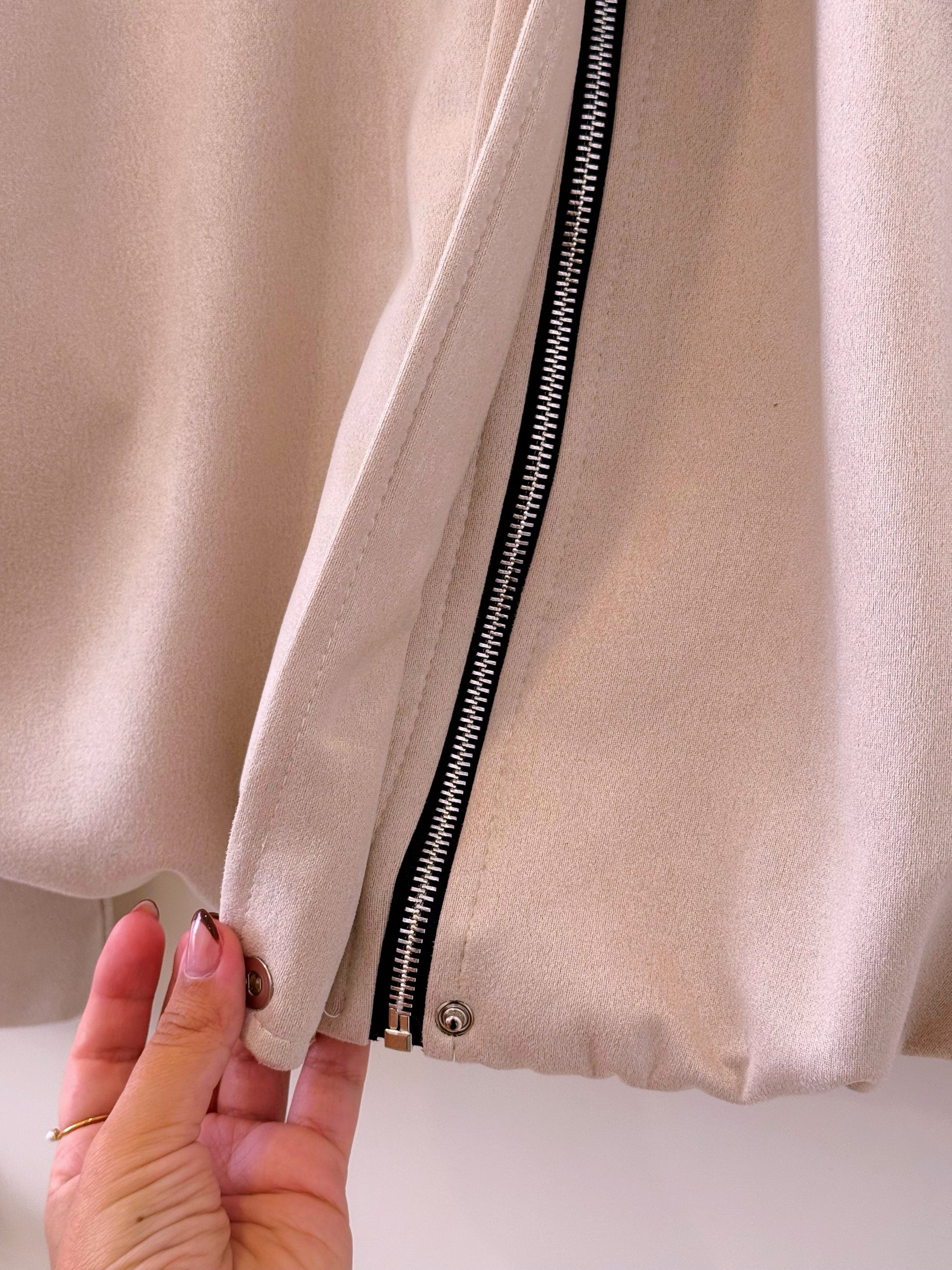 Casaco bomber abalonado efeito camurça | Bege