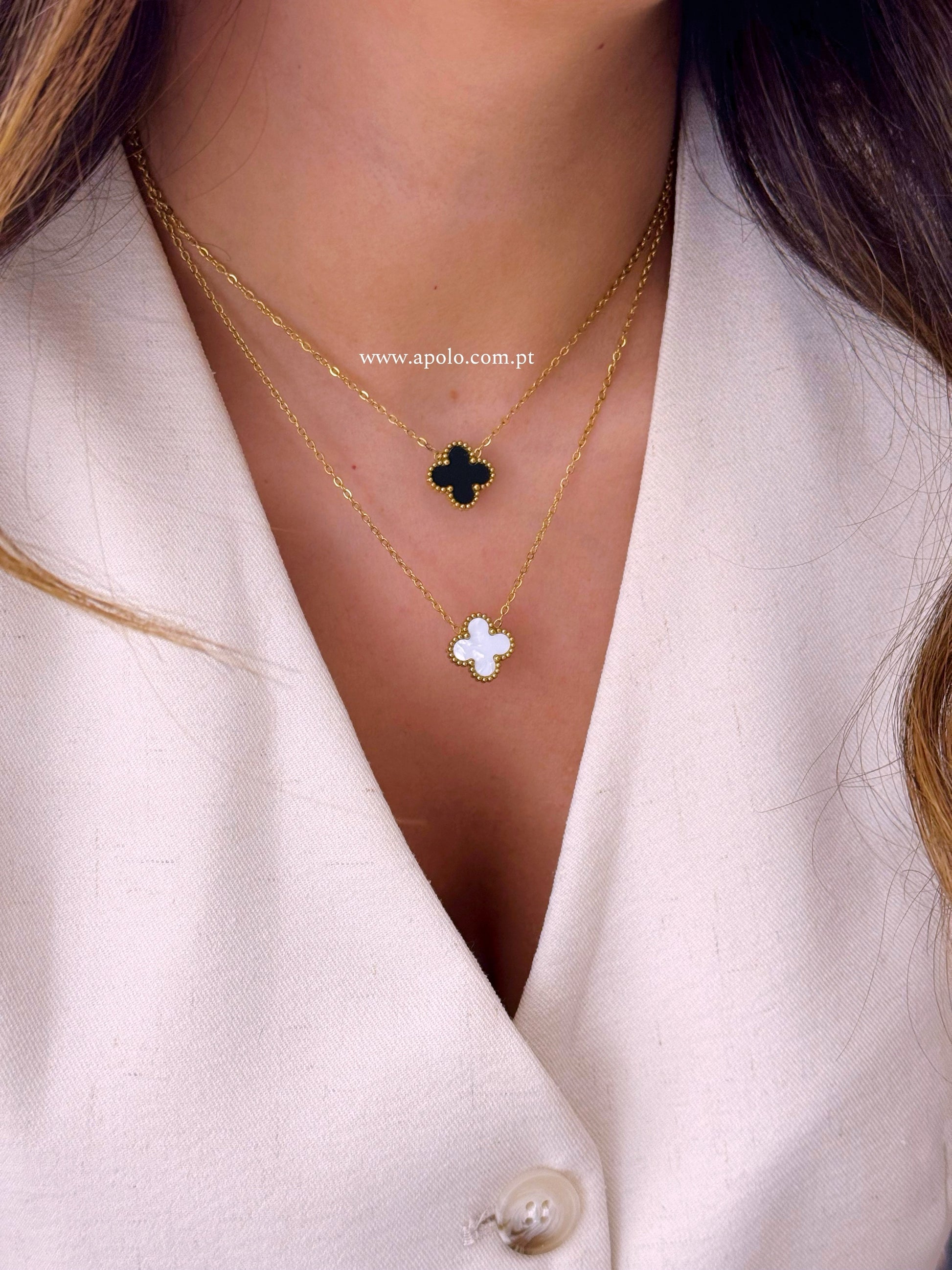 Colar fino com formato de trevo | 2 cores