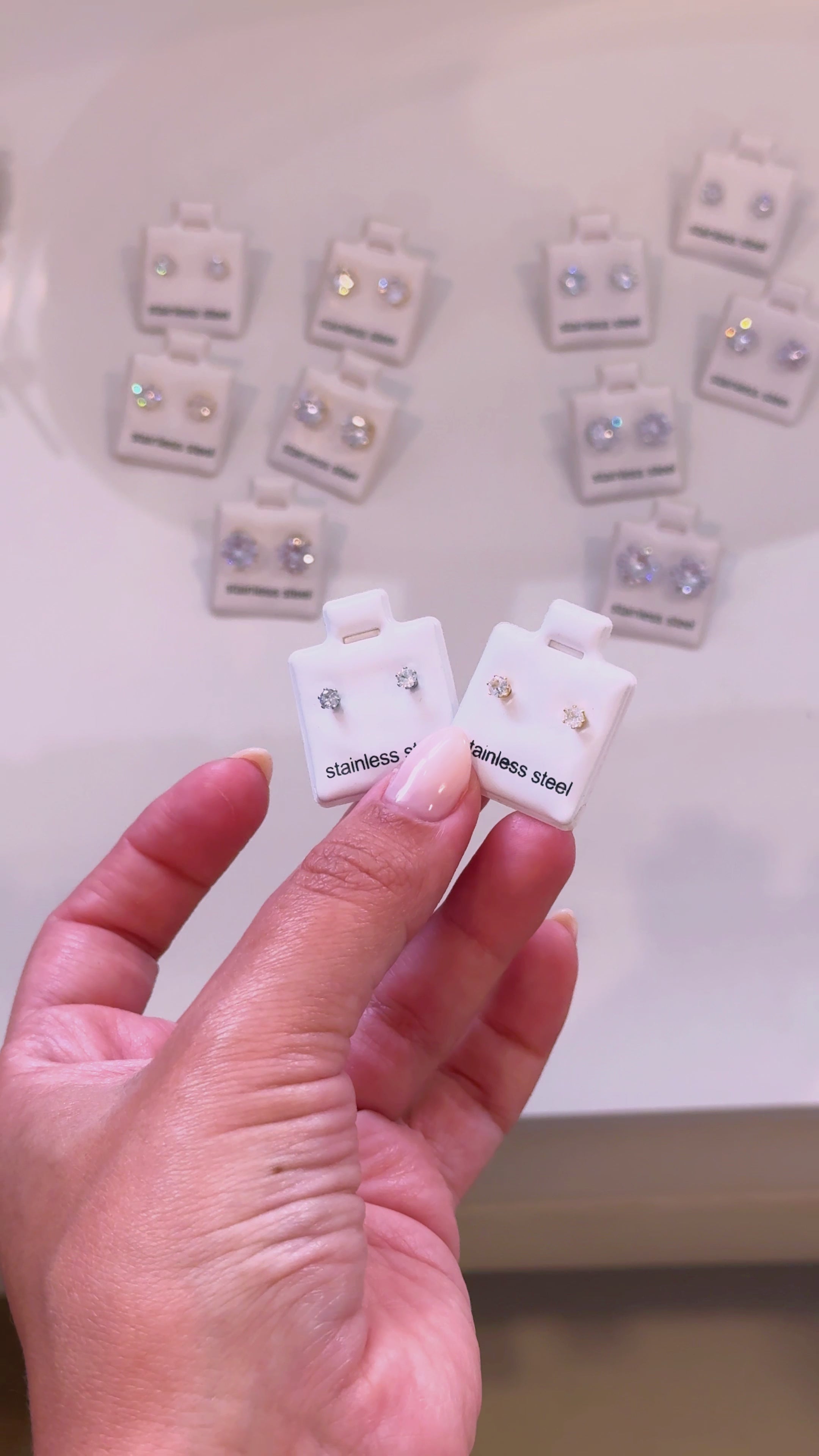 Brincos Pontos de Luz | Prateado • de 3 a 8 mm