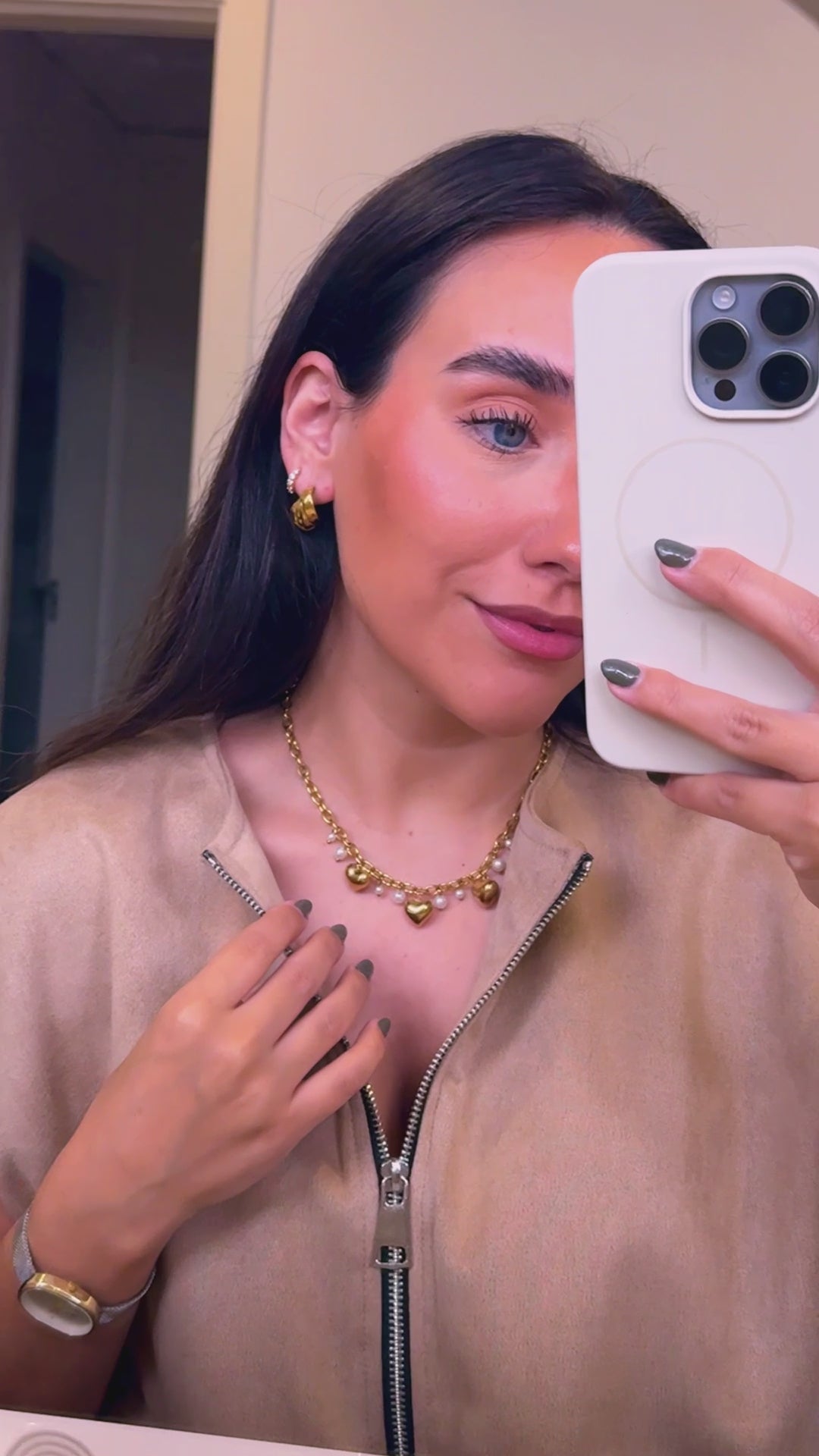 Colar com pérolas e corações em pendente | Dourado