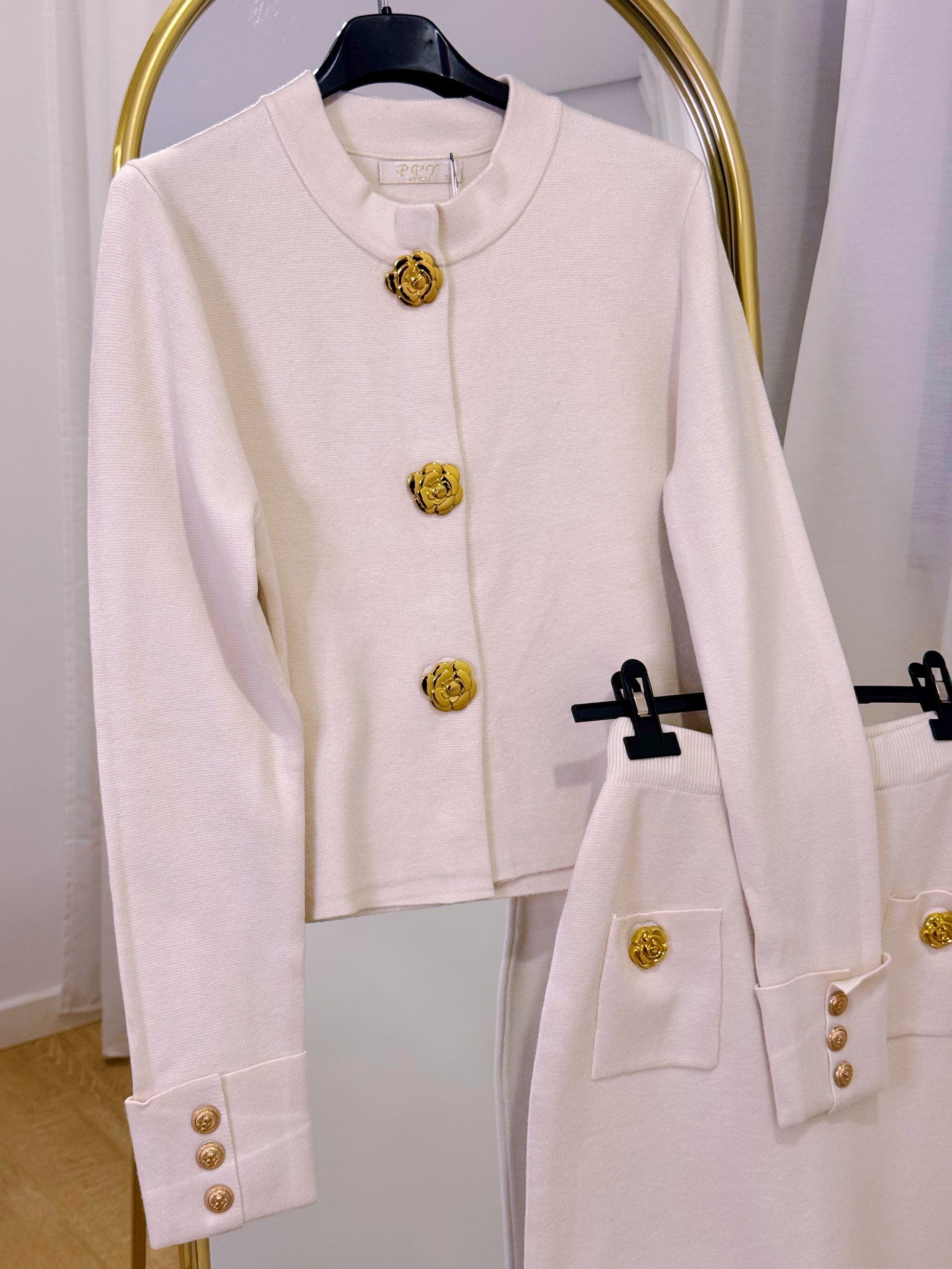 Conjunto de malha elegante • Saia e Cardigan | Branco