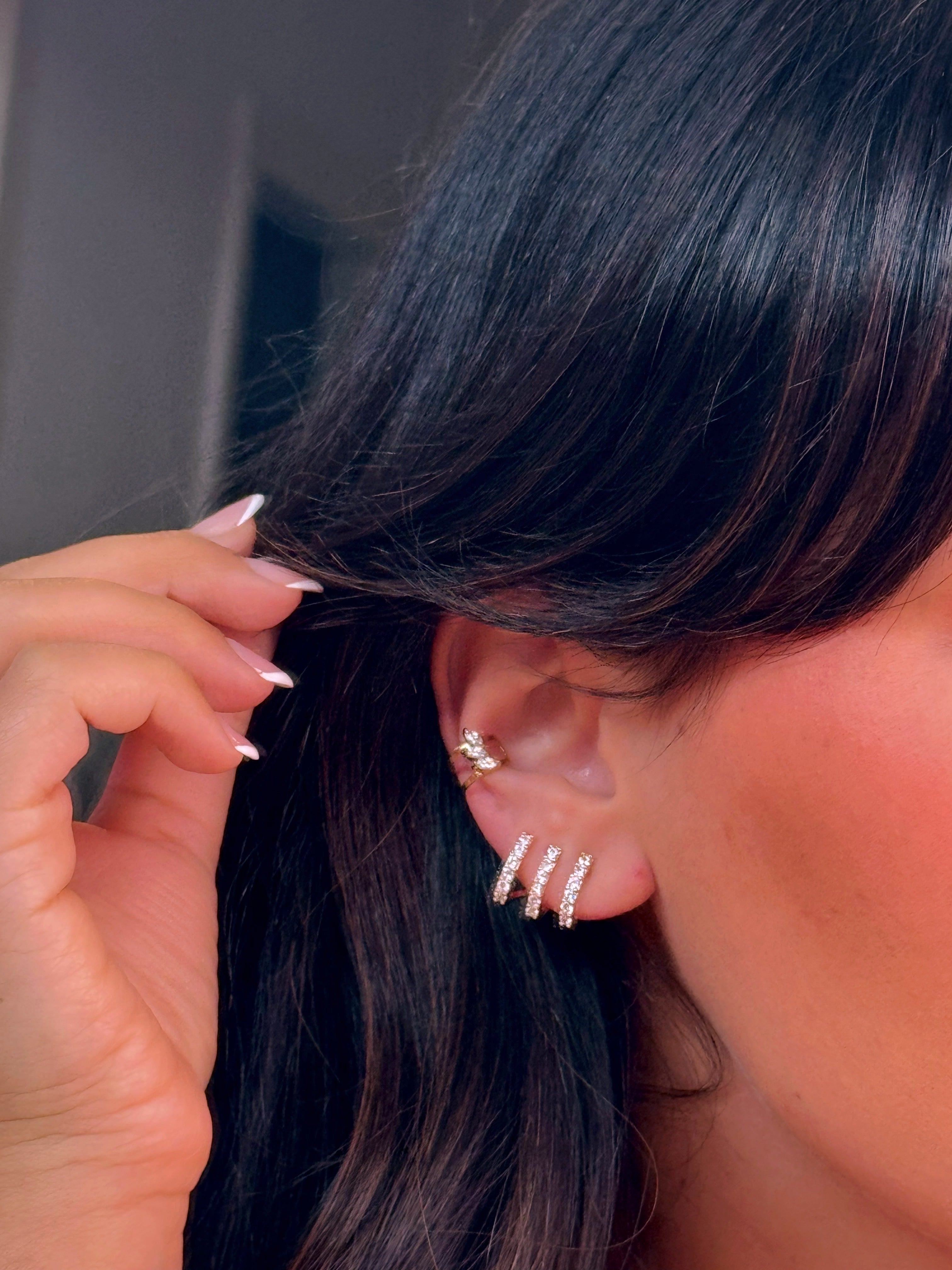 Earcuff ajustável • com 3 brilhantes | Dourado