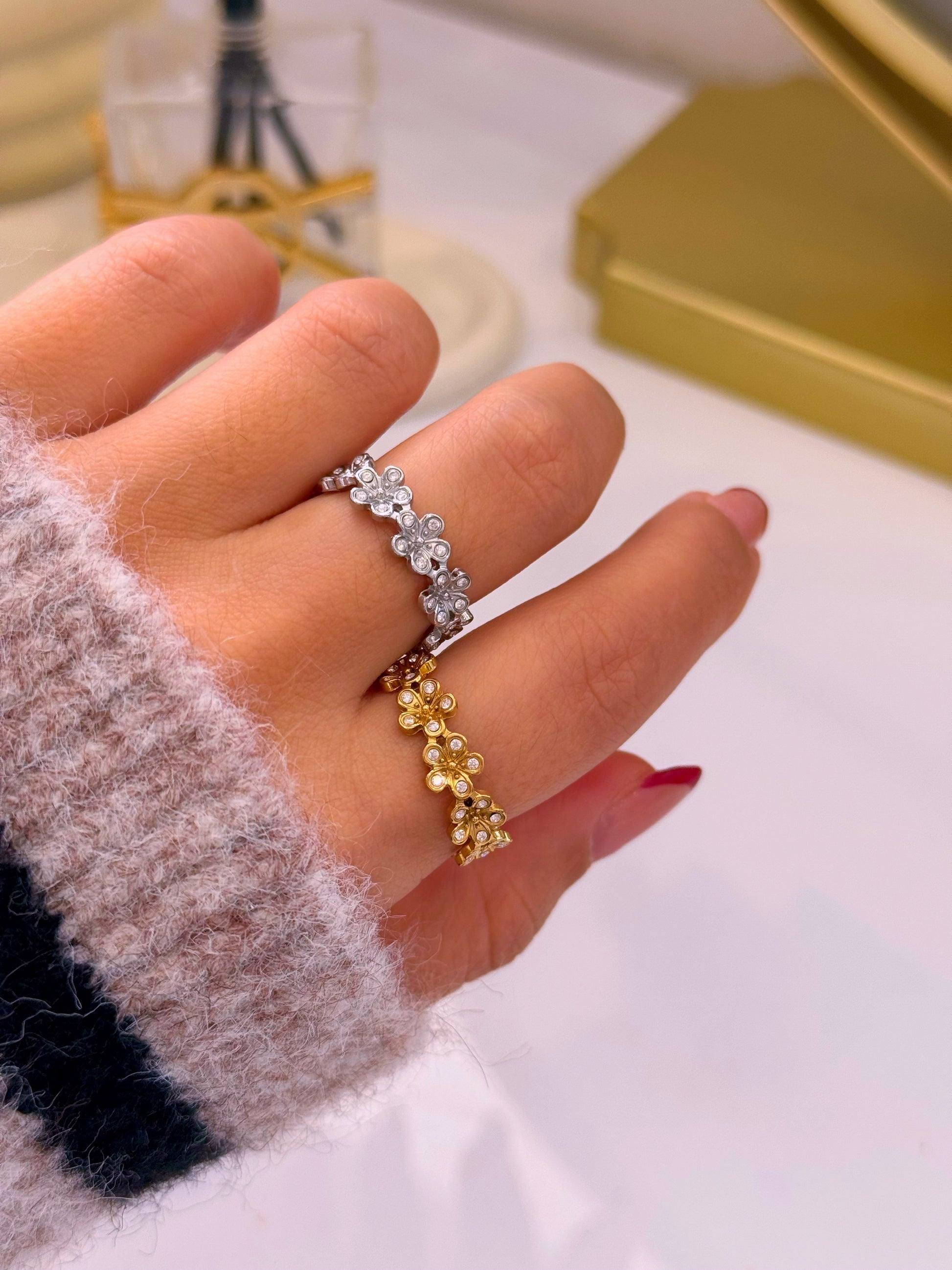 Anel ajustável com flores e brilhantes | 2 Cores