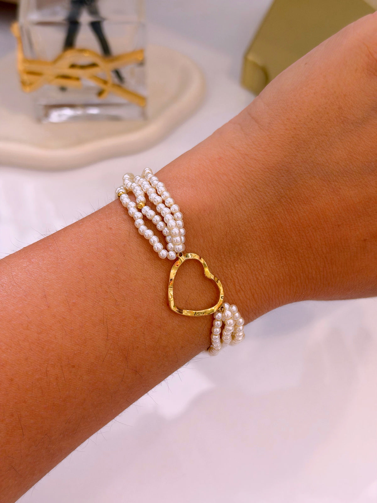 Pulseira de pérolas com coração | Dourado