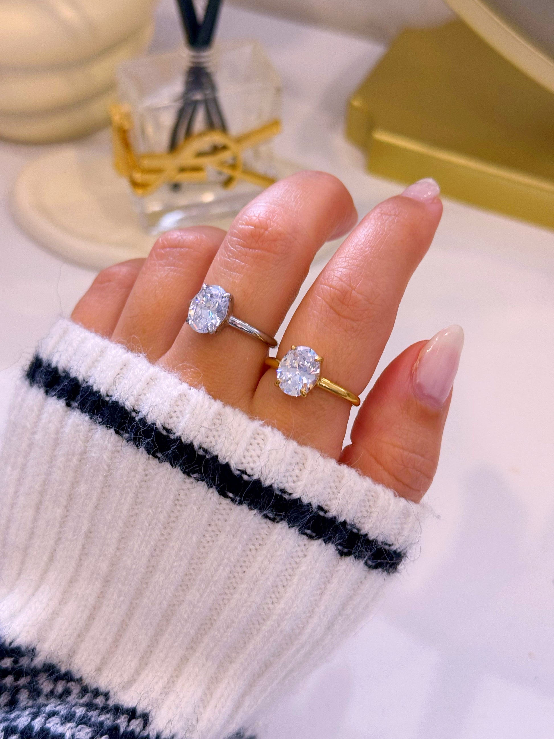 Anel ajustável liso solitário • pedra oval | 2 Cores