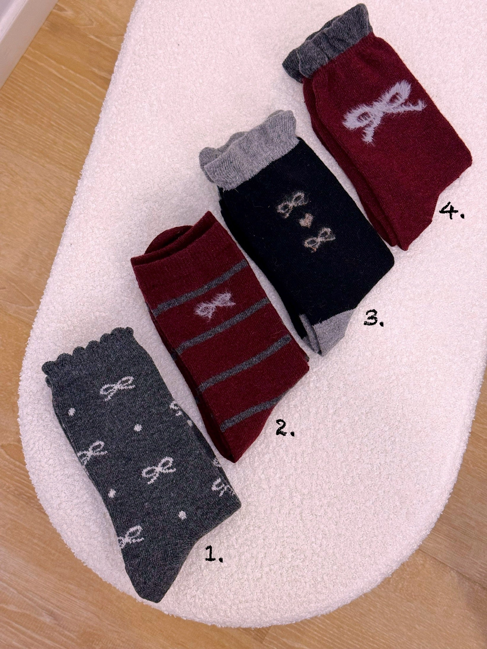 Meias de malha com lacinhos • em lã e caxemira | 4 cores