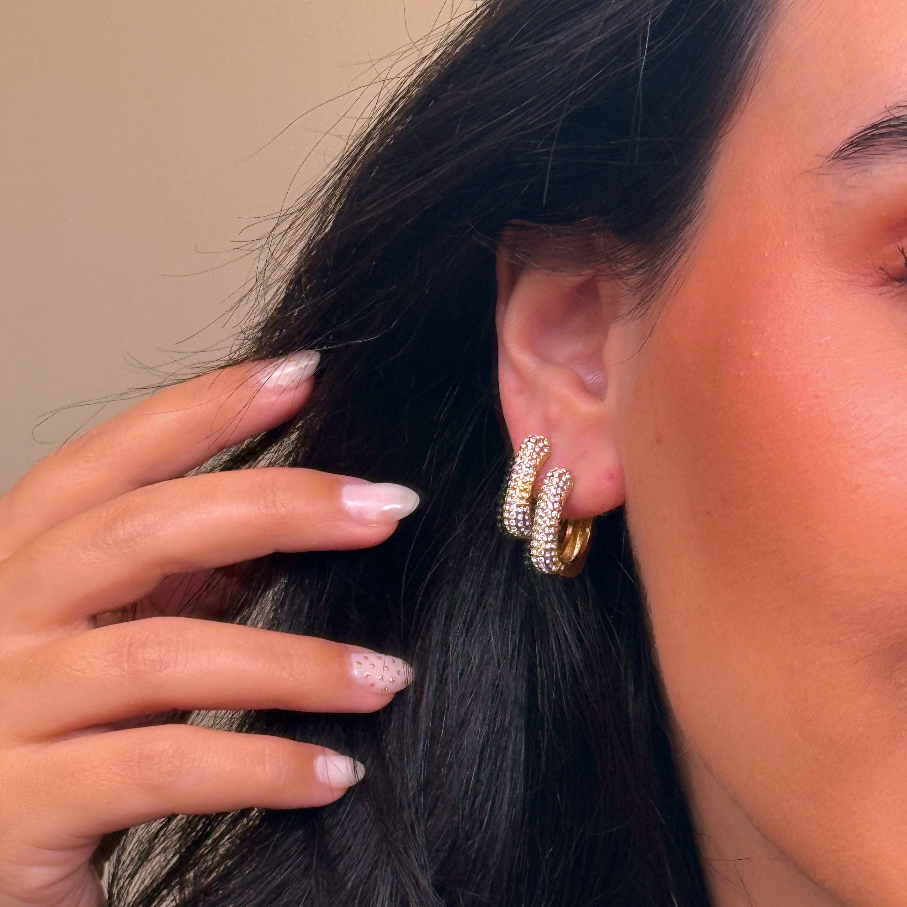 Argolas elegantes • quadradas com brilhantes | Dourado