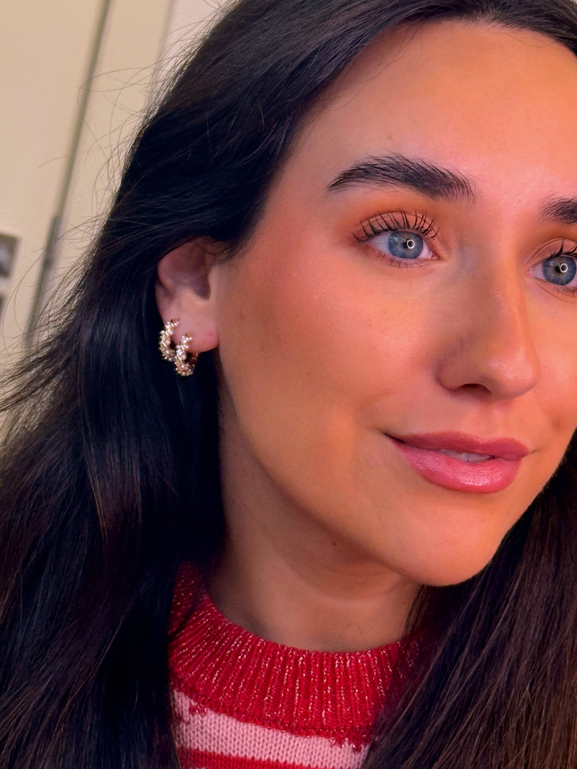 Argolas efeito torcido com pérolas e brilhantes | Dourado