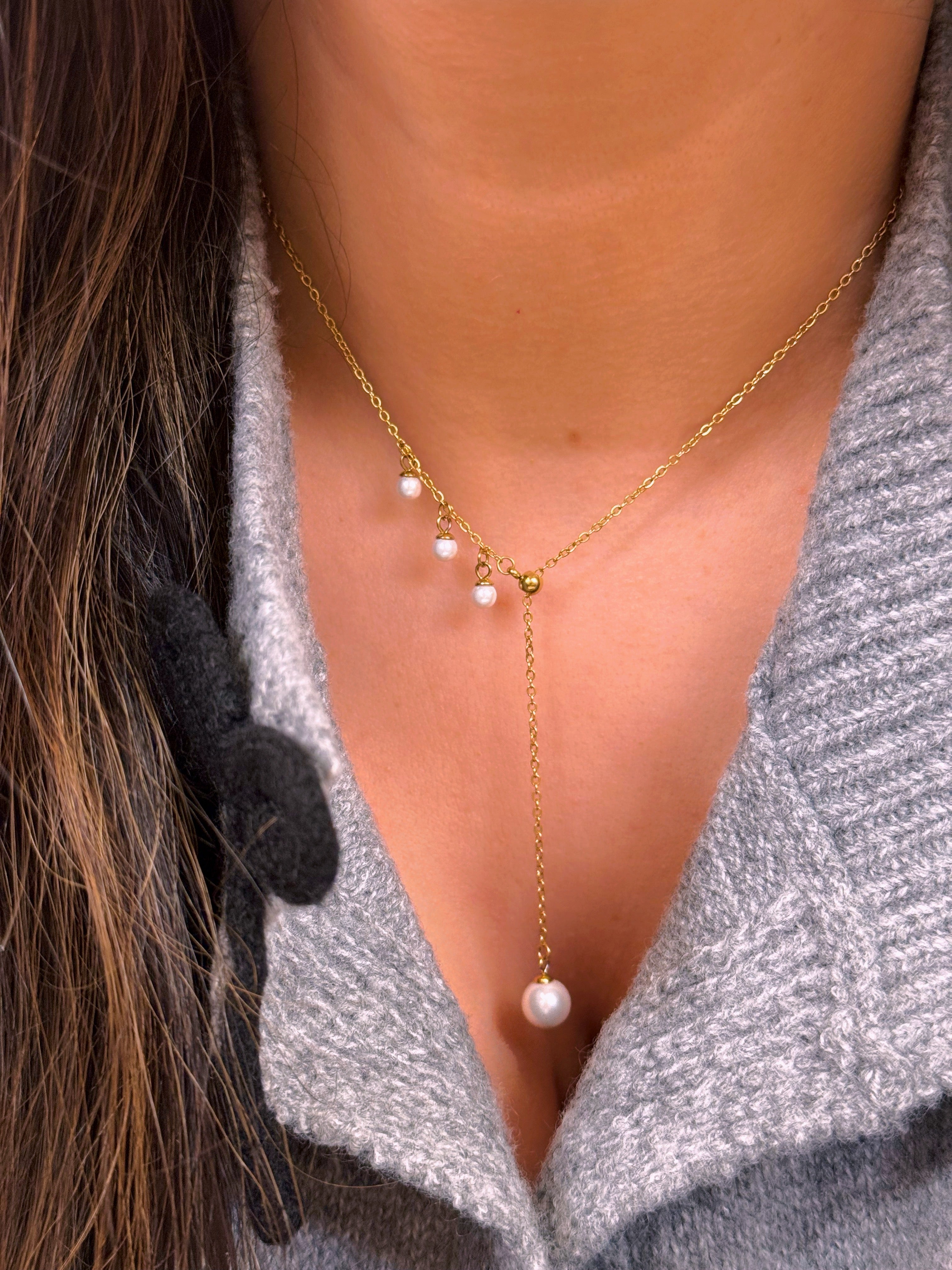 Colar malha fininha com pérolas e pendente | Dourado