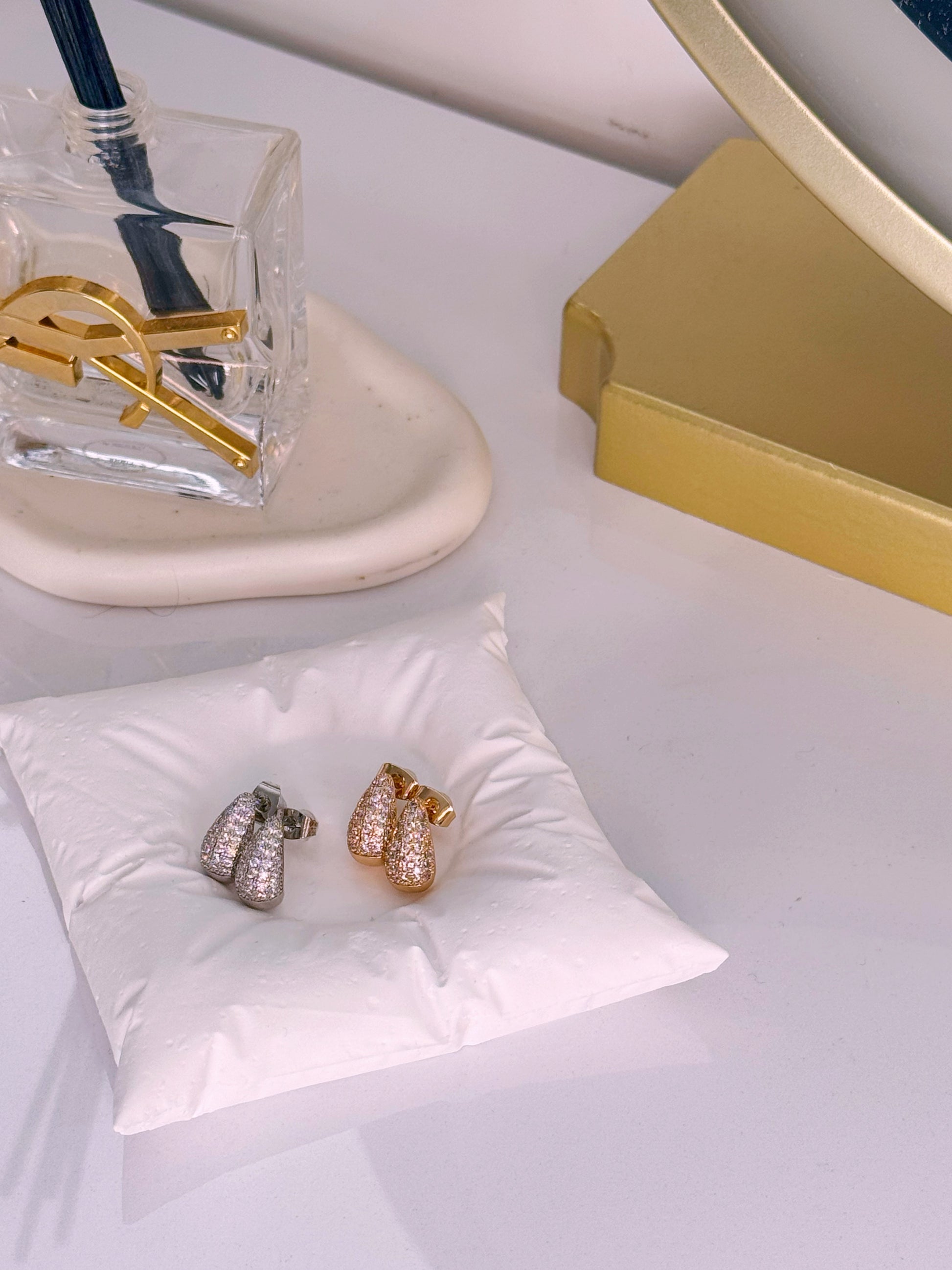 Mini brincos gota com brilhantes | 2 Cores