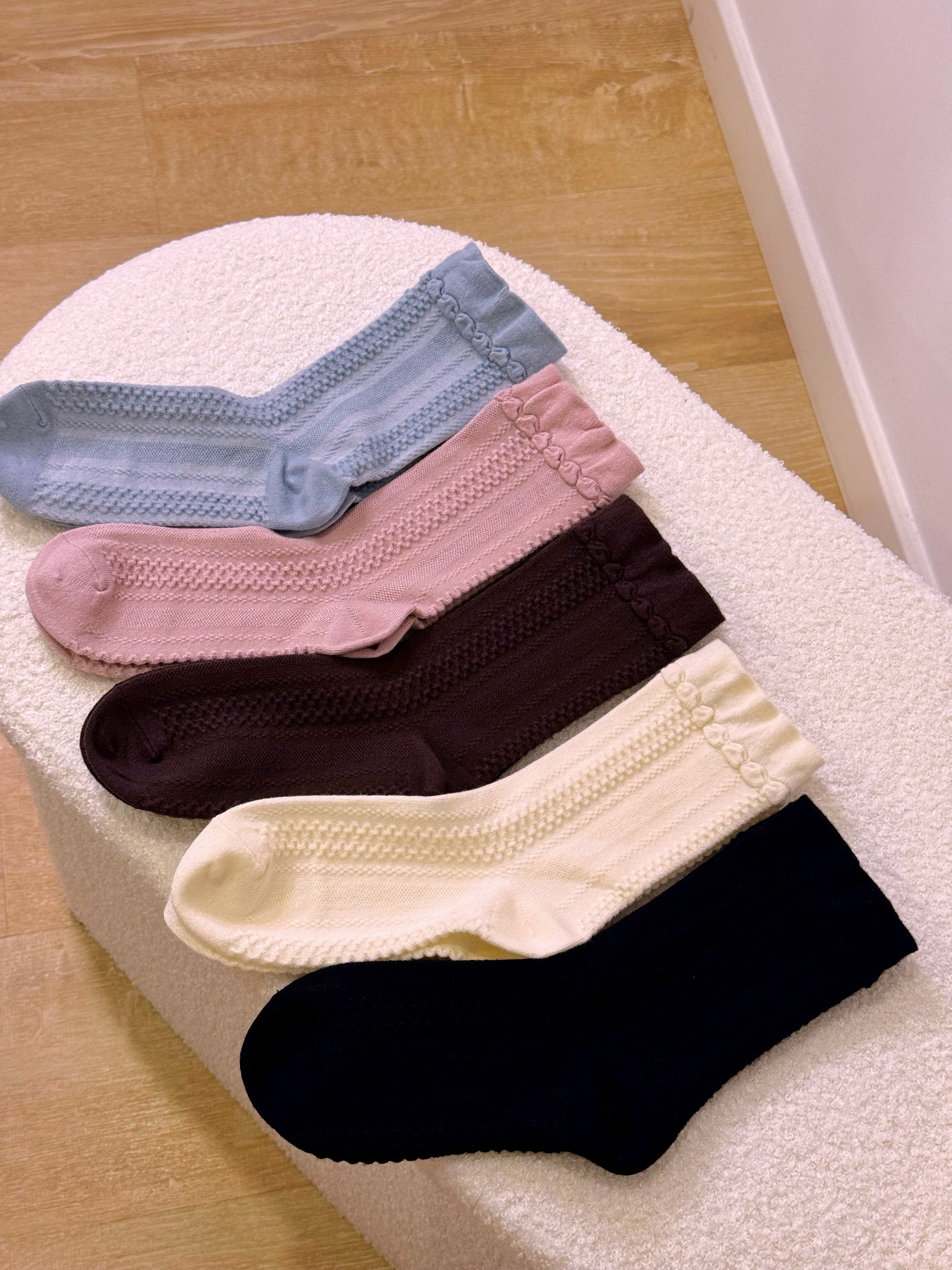 Meias de malha lisas com pormenor ondulado • com algodão e lã | 5 cores