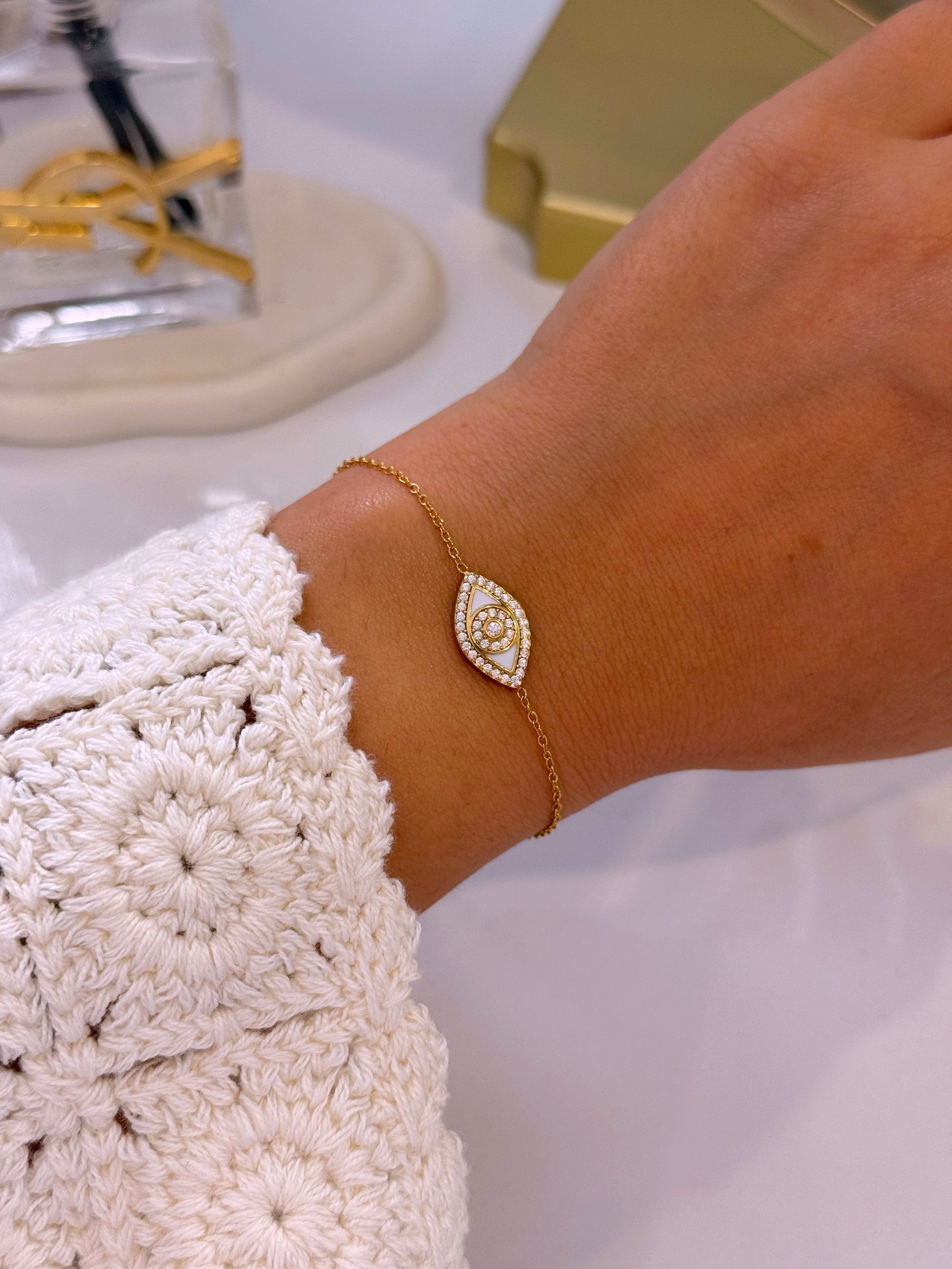 Pulseira olho grego com esmalte branco e brilhantes | Dourado