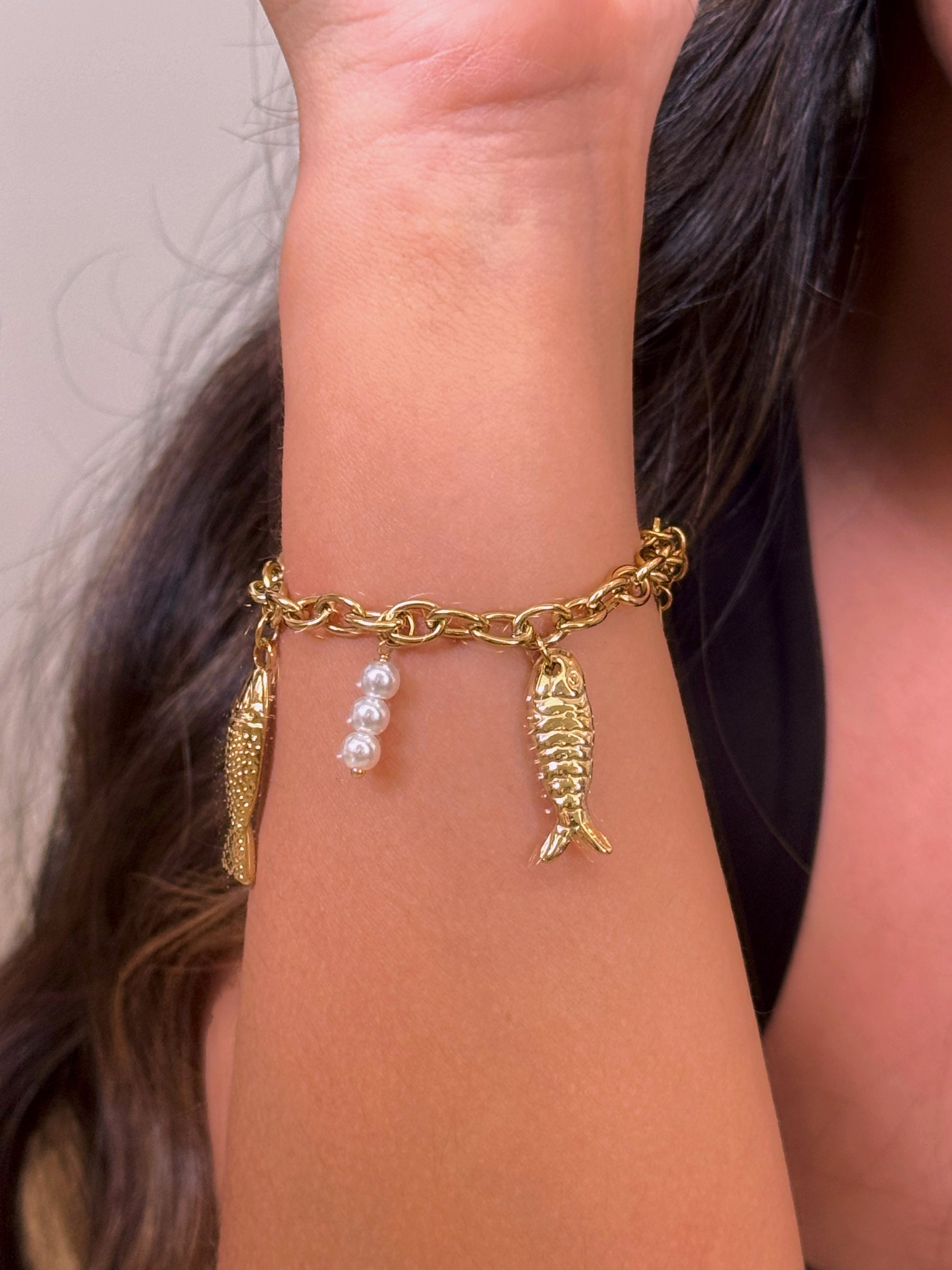 𝐄𝐝𝐢𝐜̧𝐚̃𝐨 𝐋𝐢𝐦𝐢𝐭𝐚𝐝𝐚 𝐕𝐞𝐫𝐚̃𝐨 🐚 Pulseira corrente com peixes e pérolas | Dourado
