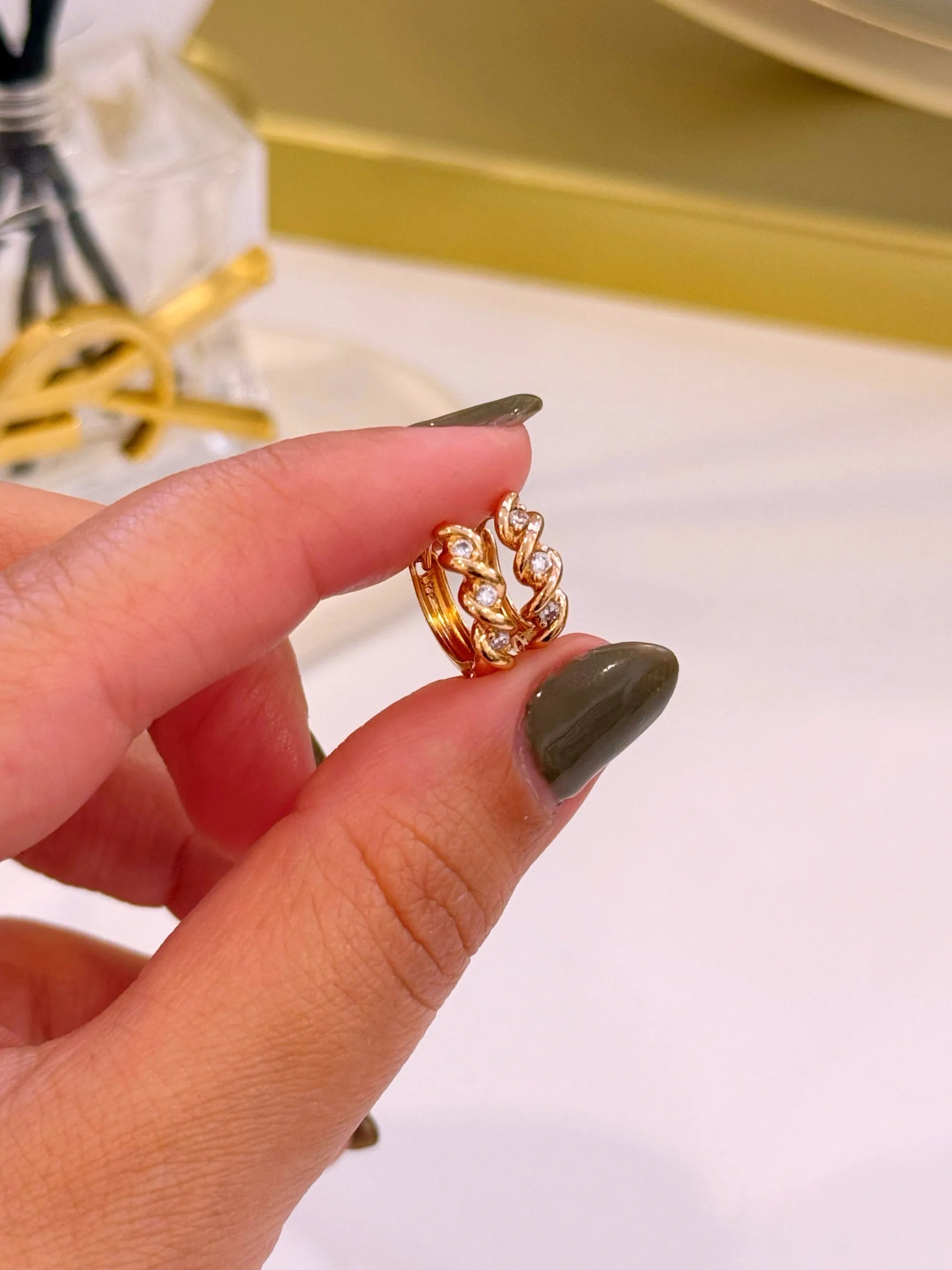 Argolinhas efeito torcido com brilhantes | Rose Gold