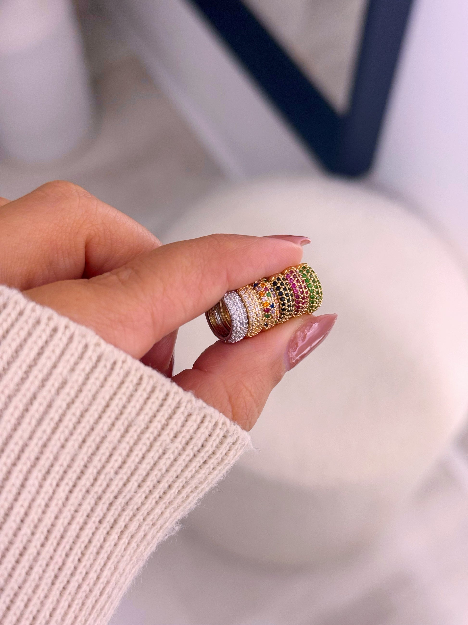 Mini argolinhas fila tripla de brilhantes | 6 cores