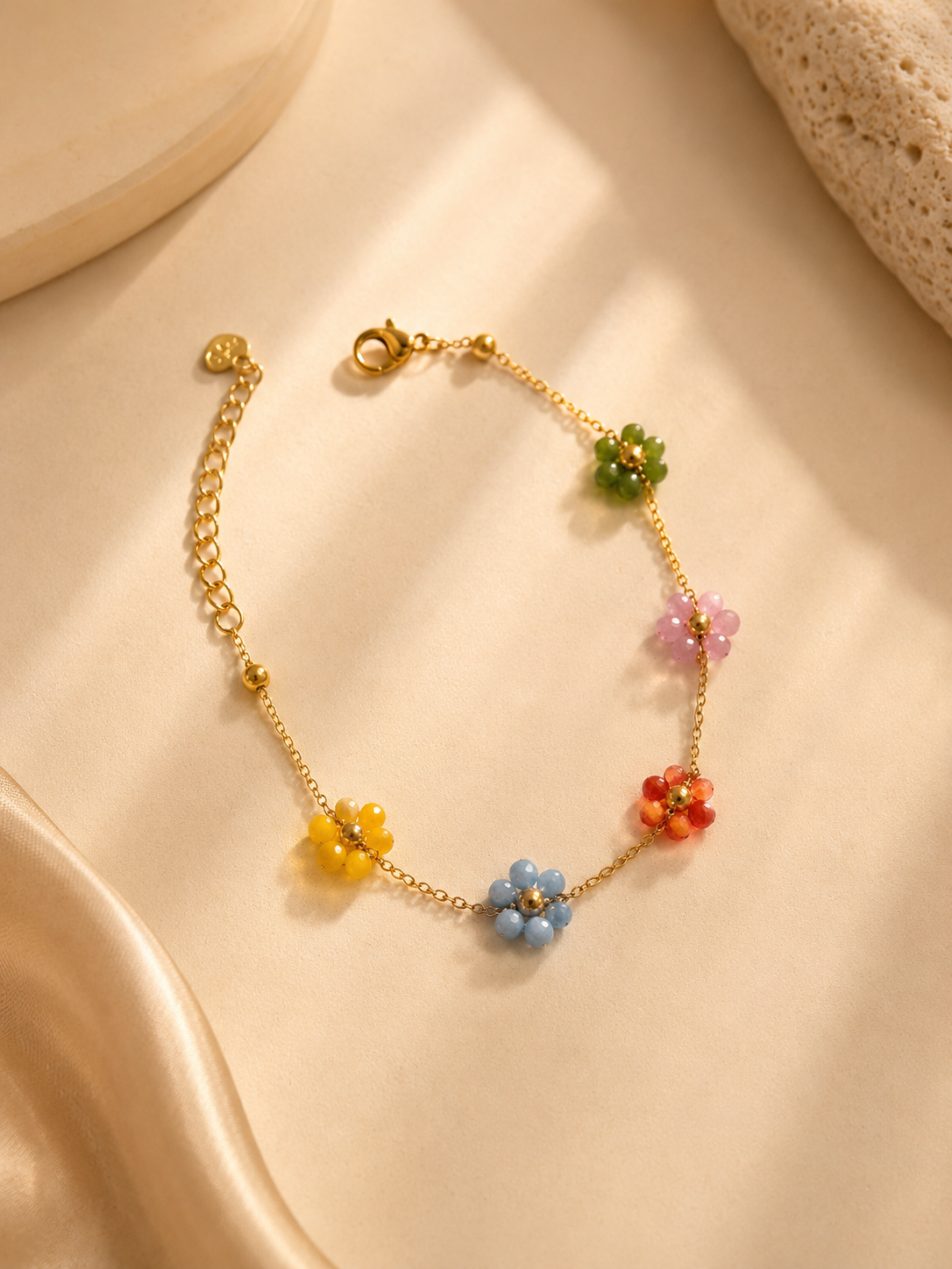 Pulseira delicada com flores coloridas | Dourado
