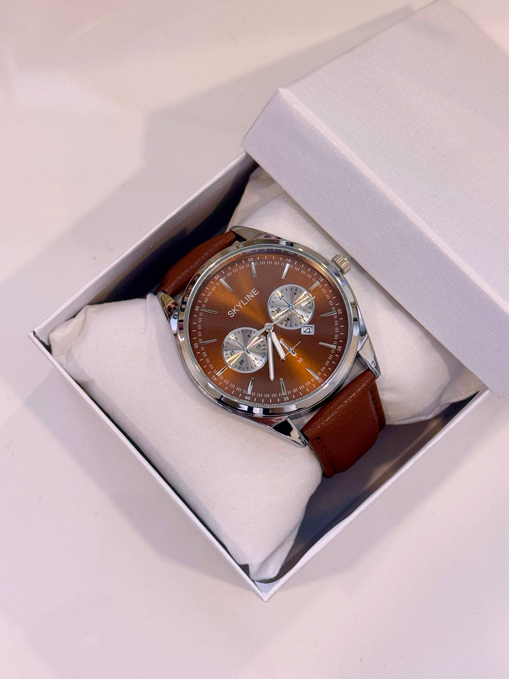 Relógio Analógico em pele | Camel com mostrador prateado