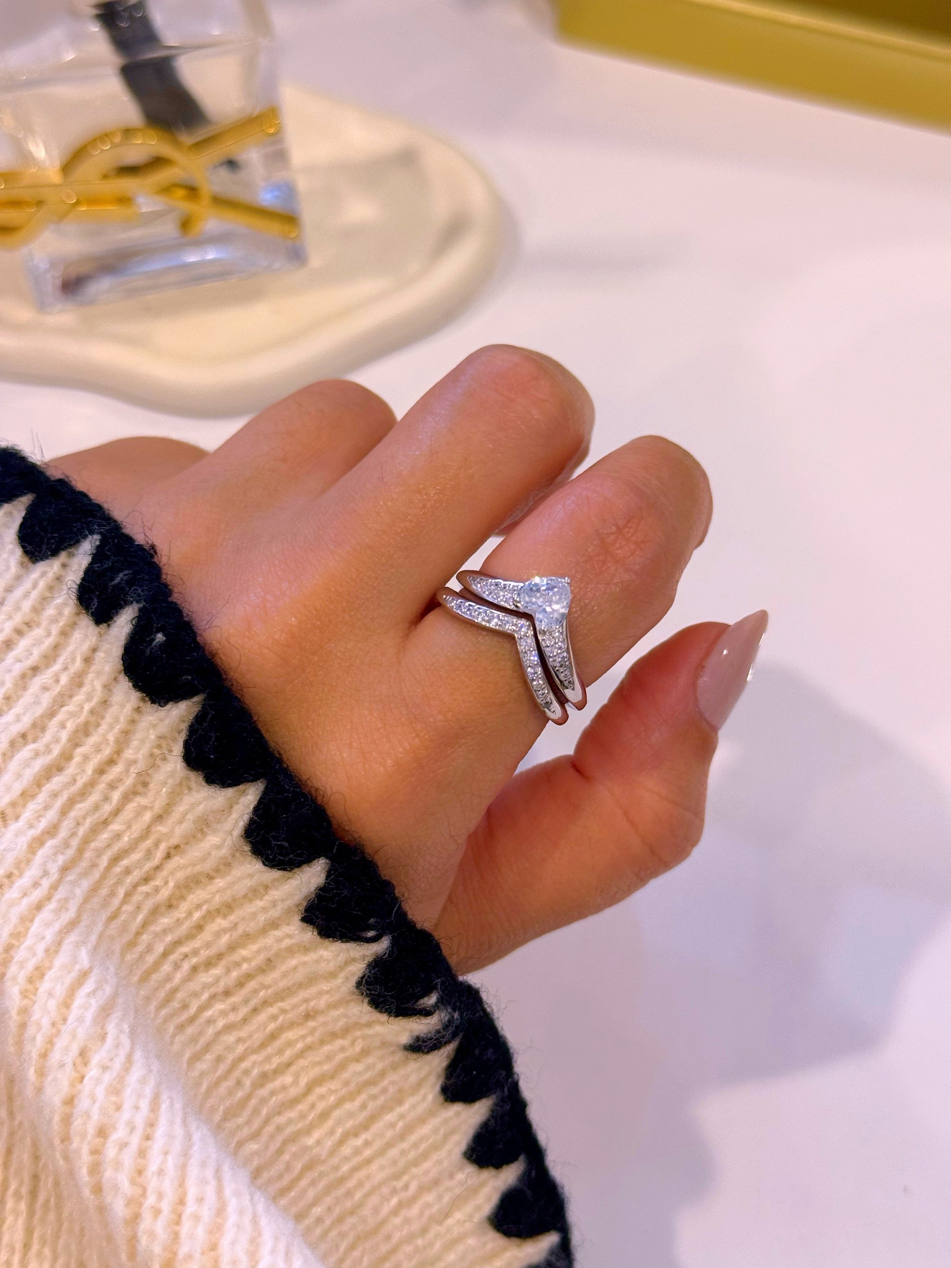 Anel delicado • efeito bico com brilhantes | Linha Premium • 𝑒𝑑𝑖𝑐̧𝑎̃𝑜 𝑙𝑖𝑚𝑖𝑡𝑎𝑑𝑎