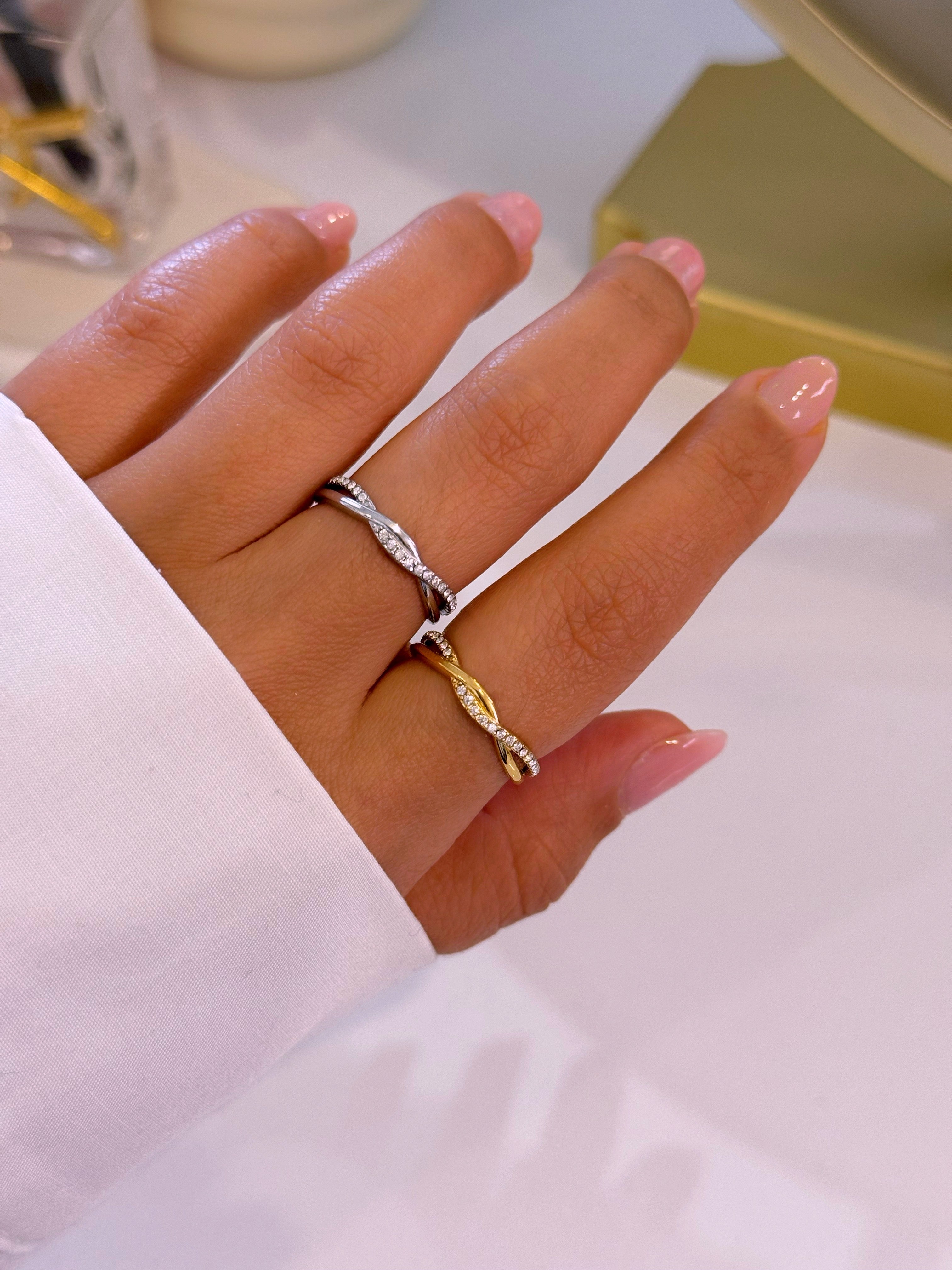 Anel ajustável entrelaçado com brilhantes | 2 Cores