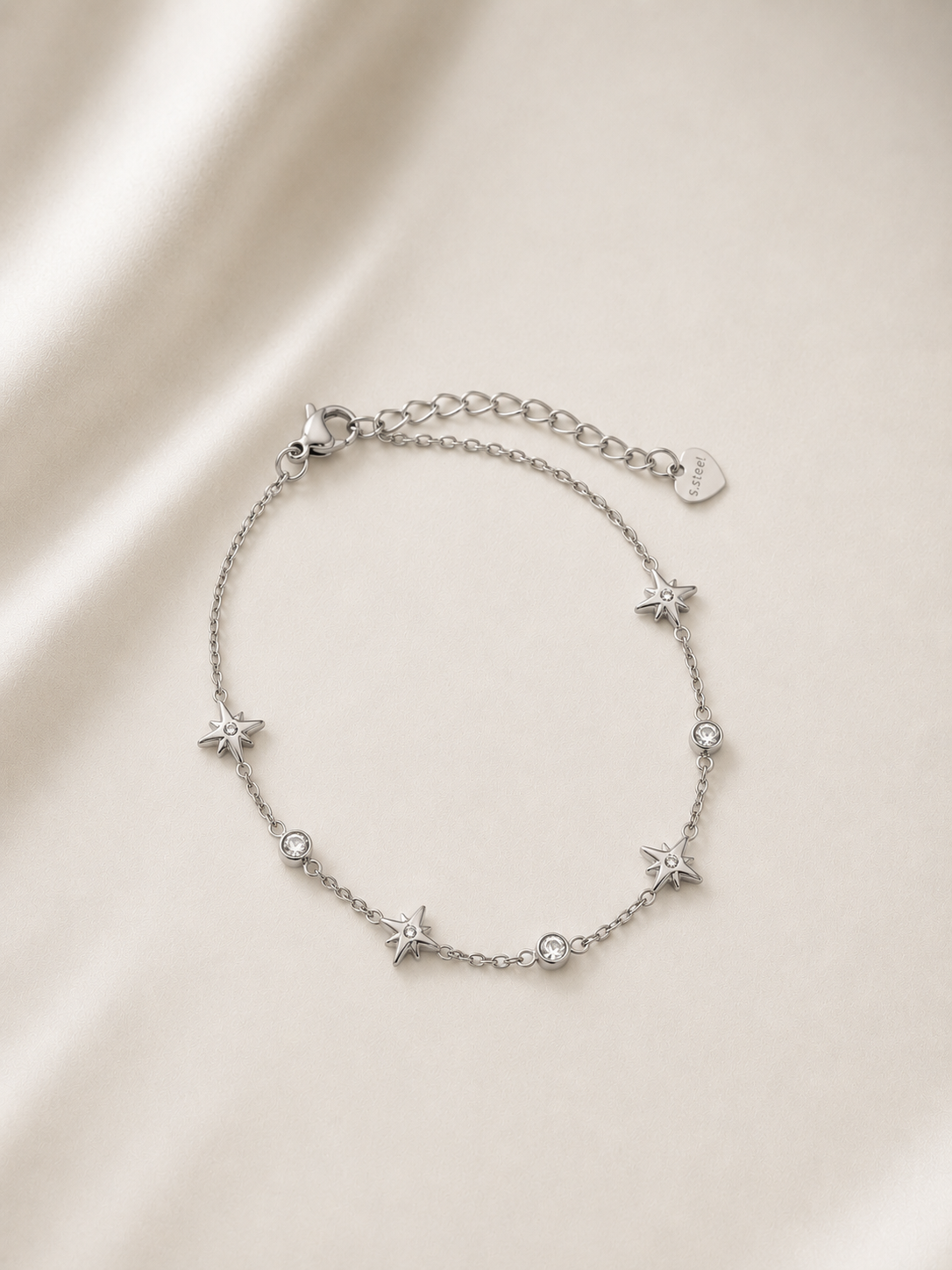Pulseira delicada com mini estrelinhas e brilhantes  | 2 cores