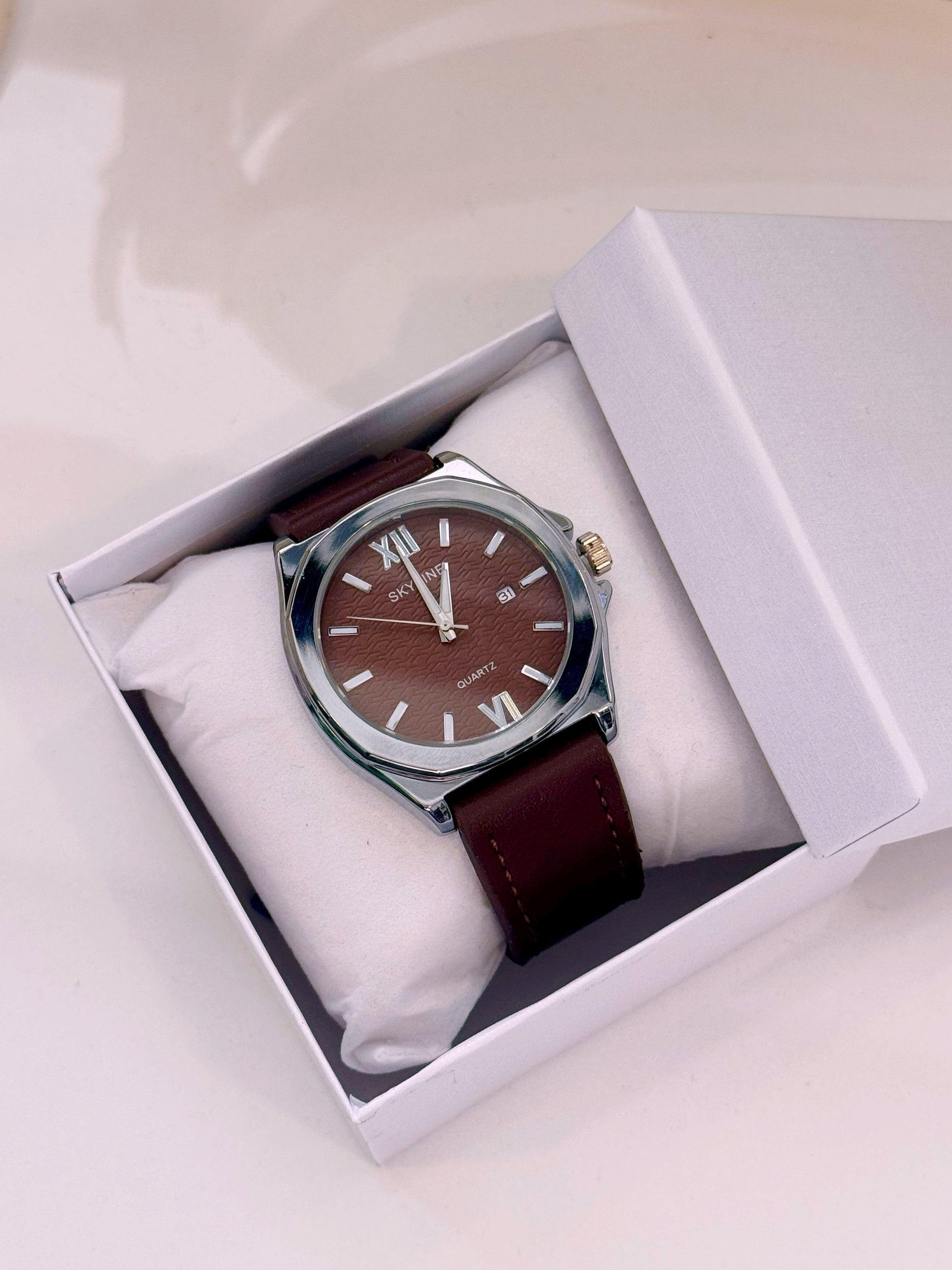 Relógio Analógico em pele | Castanho escuro com mostrador prateado