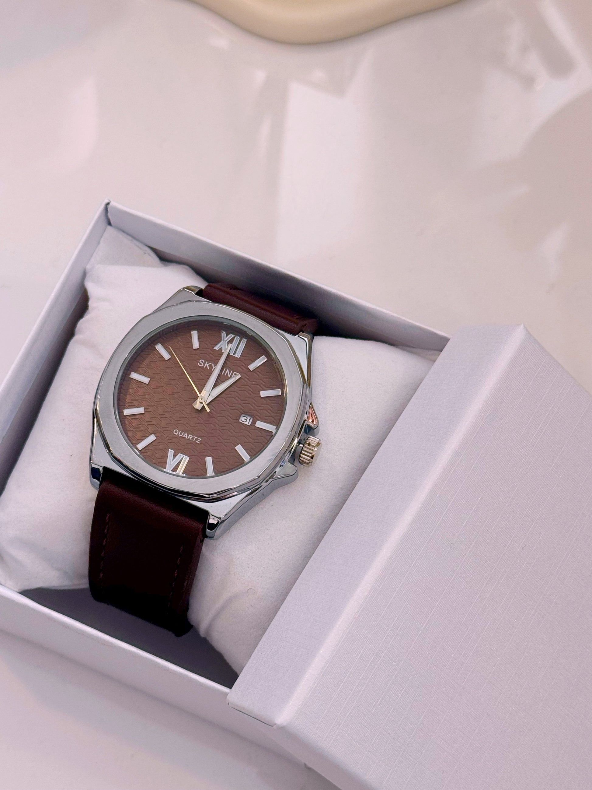 Relógio Analógico em pele | Castanho escuro com mostrador prateado