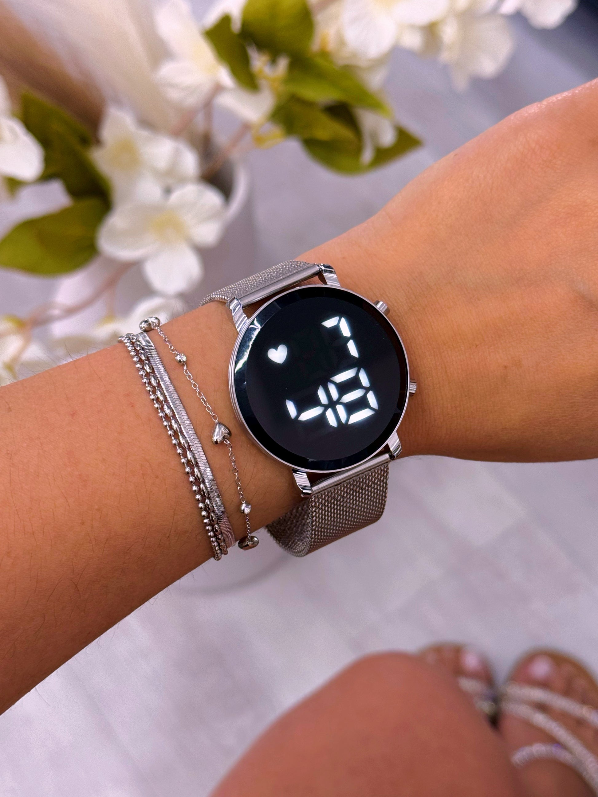 Relógio digital bracelete simples | Prateado