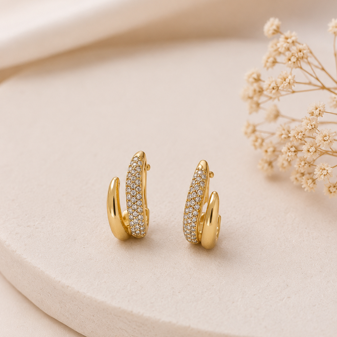 Argolas elegantes efeito duplo com brilhantes | Dourado
