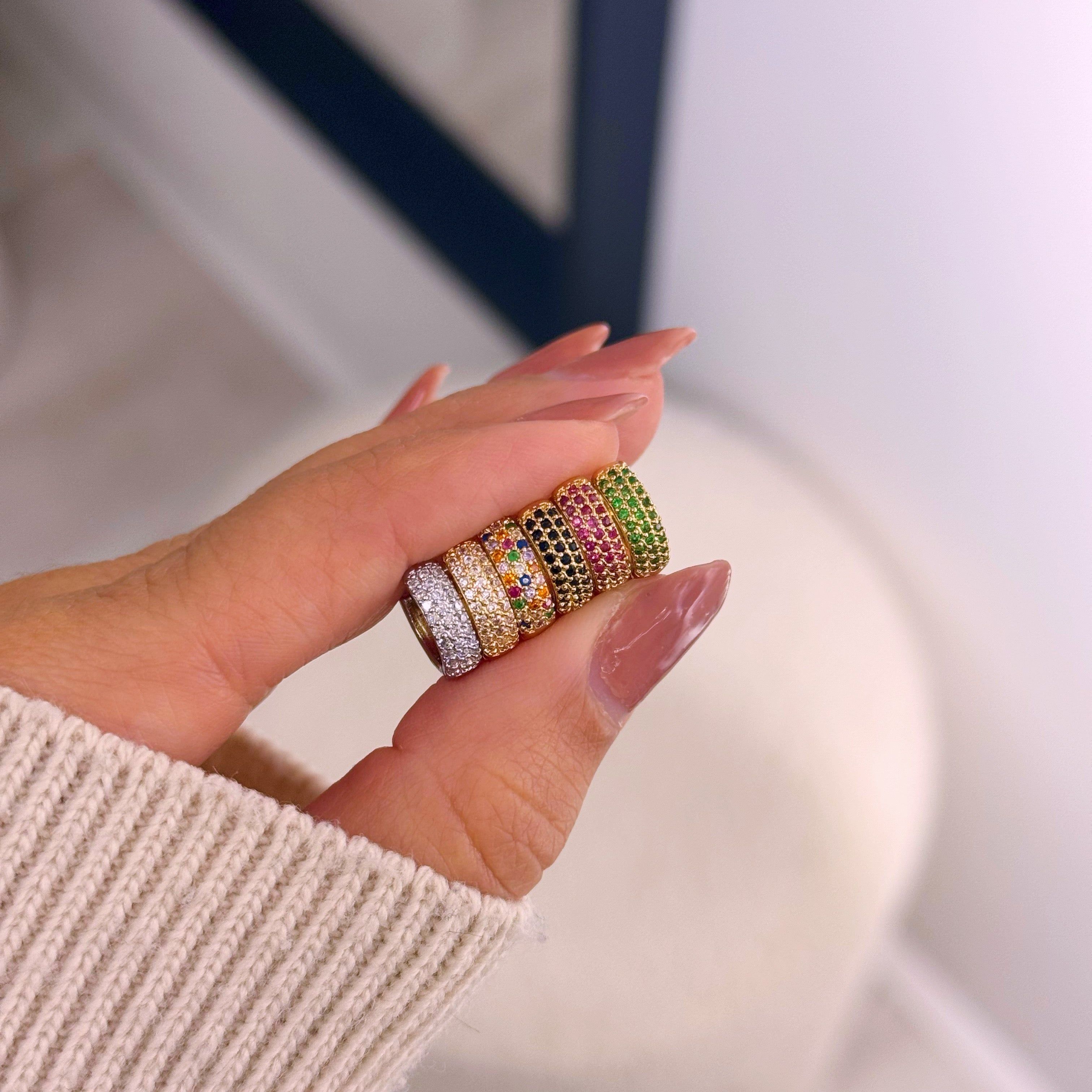 Mini argolinhas fila tripla de brilhantes | 6 cores