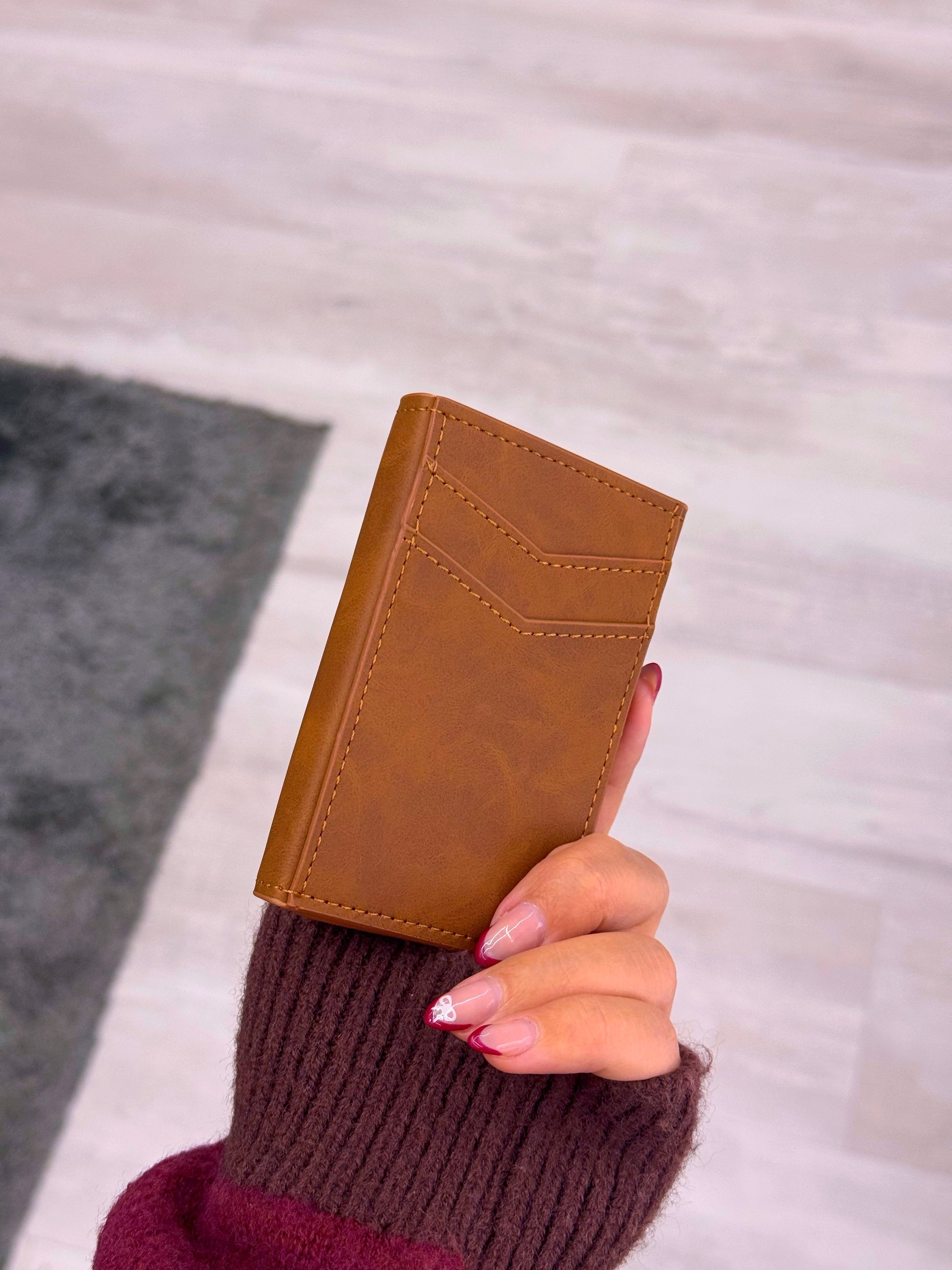 Porta cartões com fecho para moedas | Castanho claro