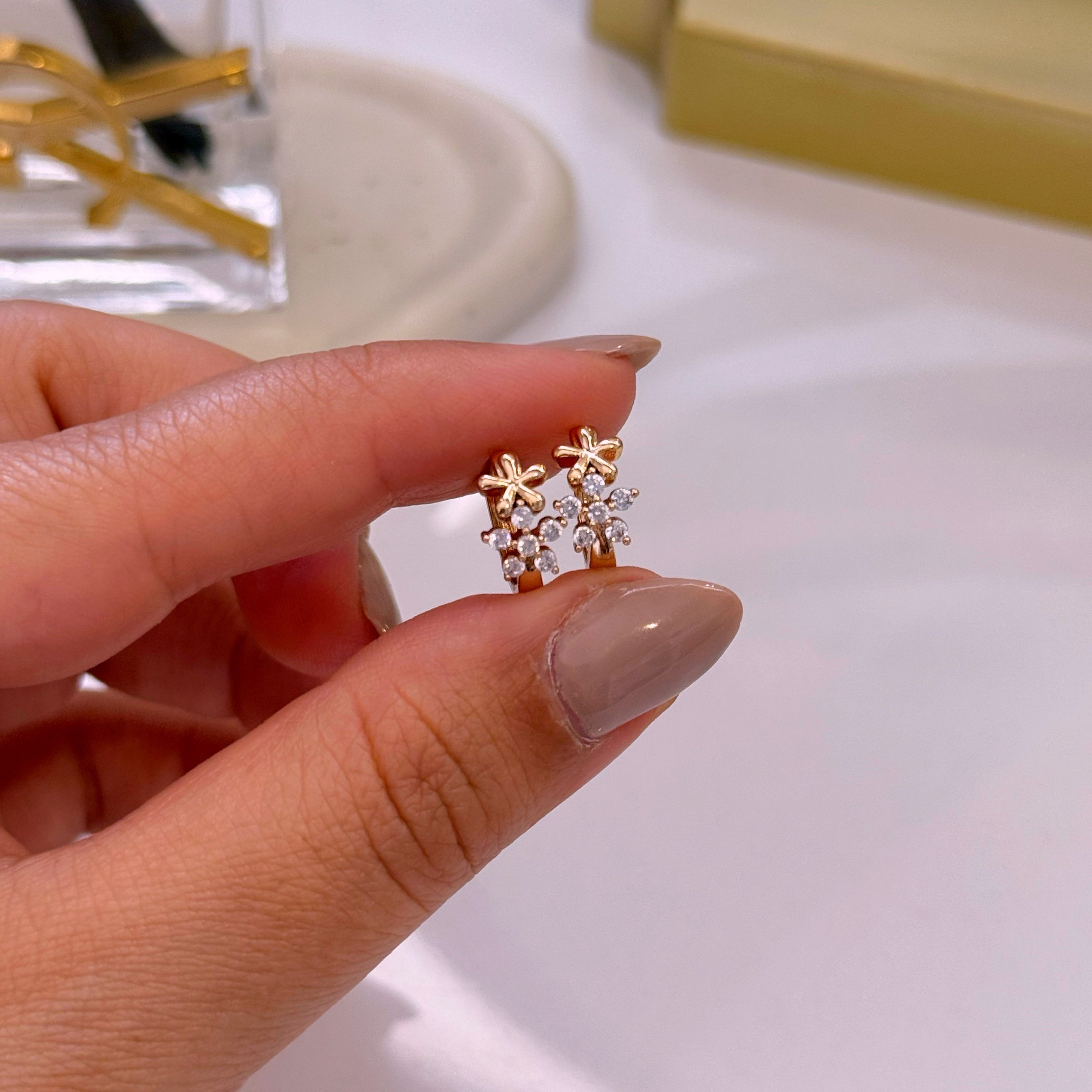 Argolinhas com 2 flores, lisa e em brilhantes | Rose Gold